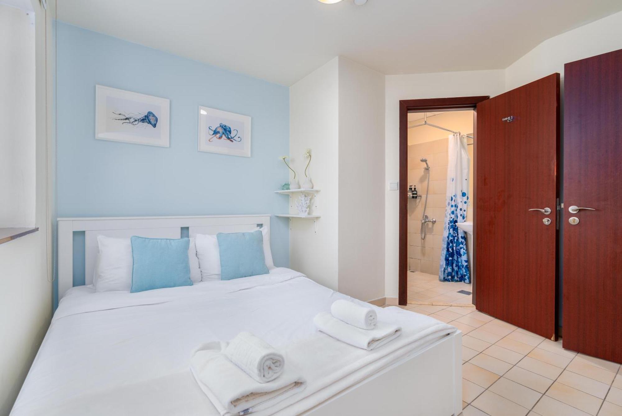 7 Beds / Jbr / Sea, Jbr And Ain Views / 3 Min Walk From Jbr / Large Groups And Families / Ideal Vacation Location * Dubai
