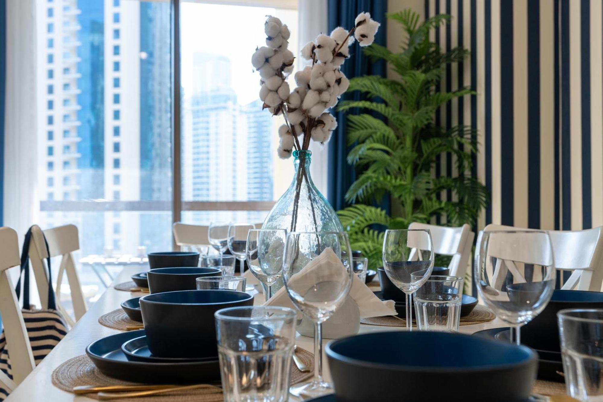 Apartment 7 Beds / Jbr / Sea, Jbr And Ain Views / 3 Min Walk From Jbr / Large Groups And Families / Ideal Vacation Location *