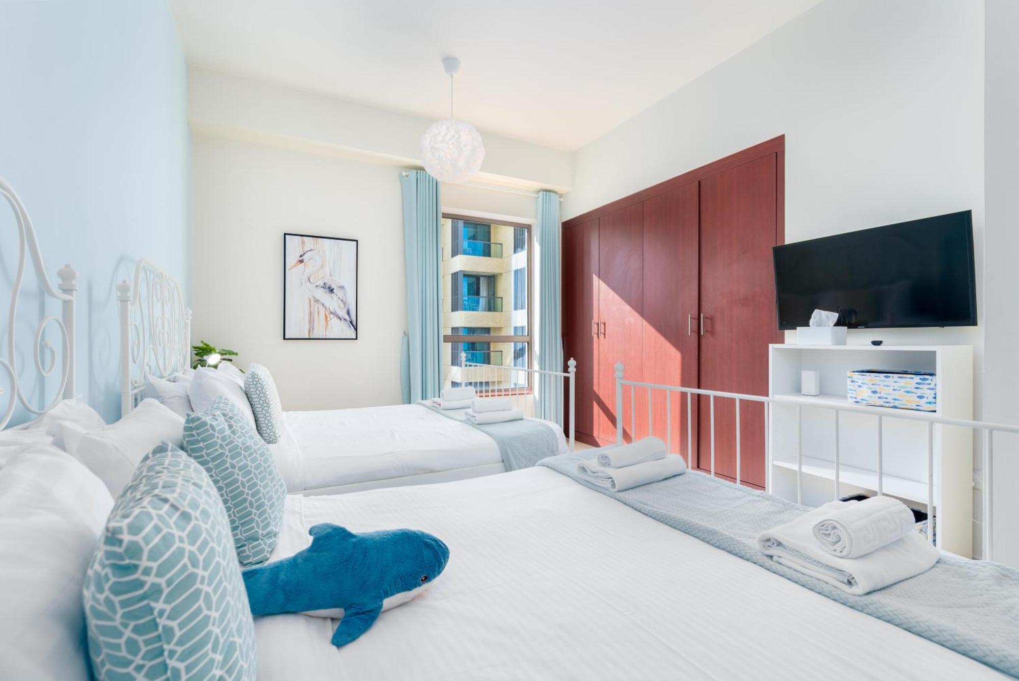 7 Beds / Jbr / Sea, Jbr And Ain Views / 3 Min Walk From Jbr / Large Groups And Families / Ideal Vacation Location