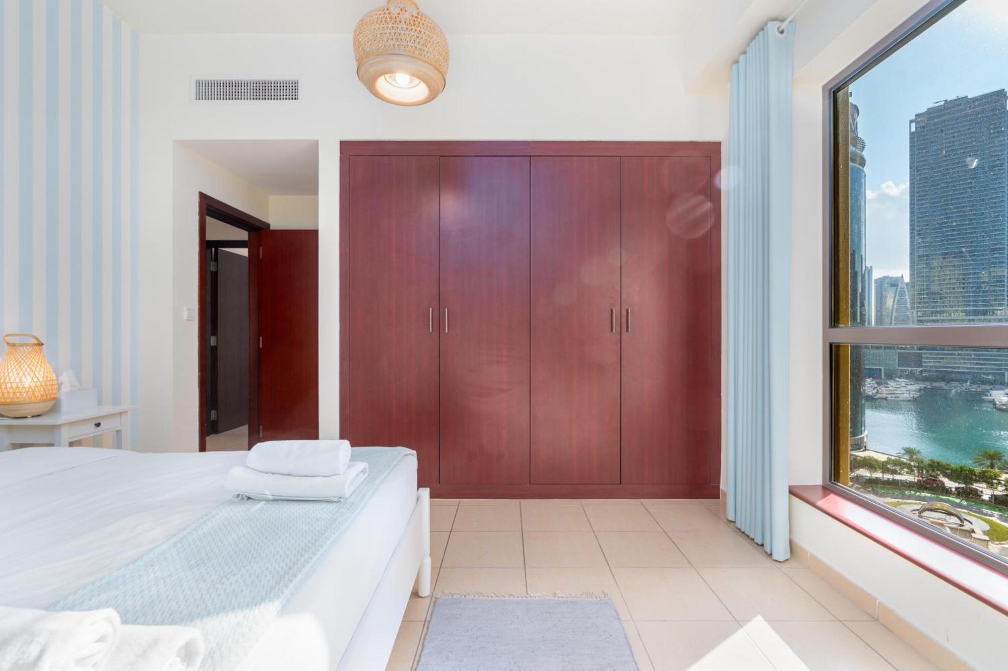 7 Beds / Jbr / Sea, Jbr And Ain Views / 3 Min Walk From Jbr / Large Groups And Families / Ideal Vacation Location Apartment Dubai