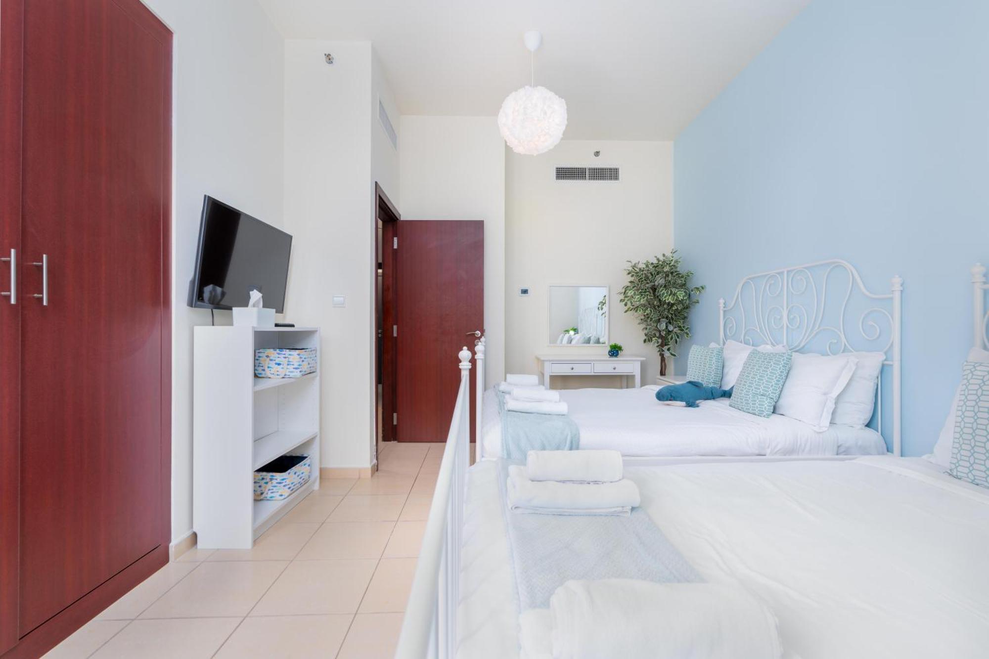 7 Beds / Jbr / Sea, Jbr And Ain Views / 3 Min Walk From Jbr / Large Groups And Families / Ideal Vacation Location Apartment *