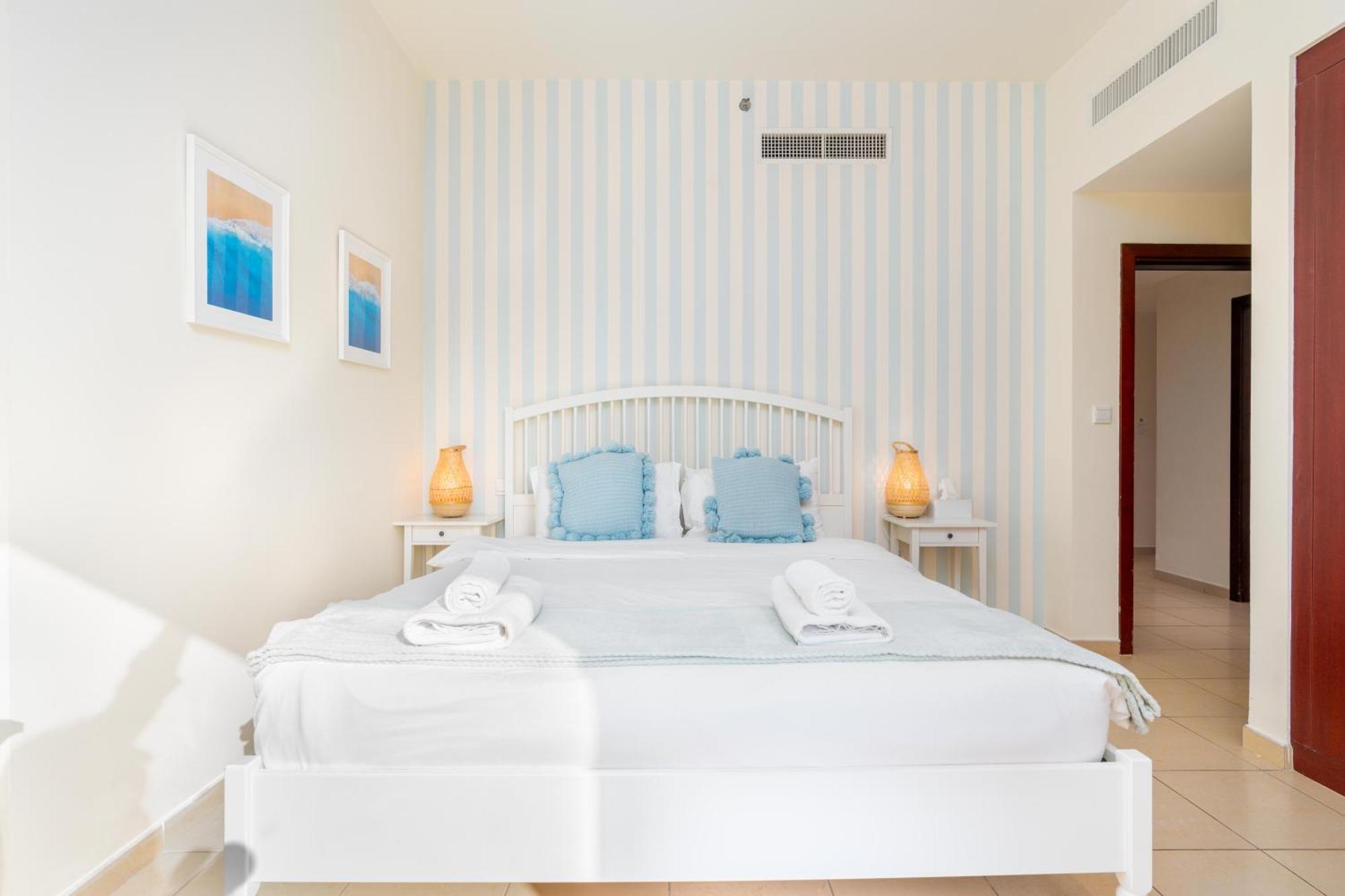 7 Beds / Jbr / Sea, Jbr And Ain Views / 3 Min Walk From Jbr / Large Groups And Families / Ideal Vacation Location Dubai