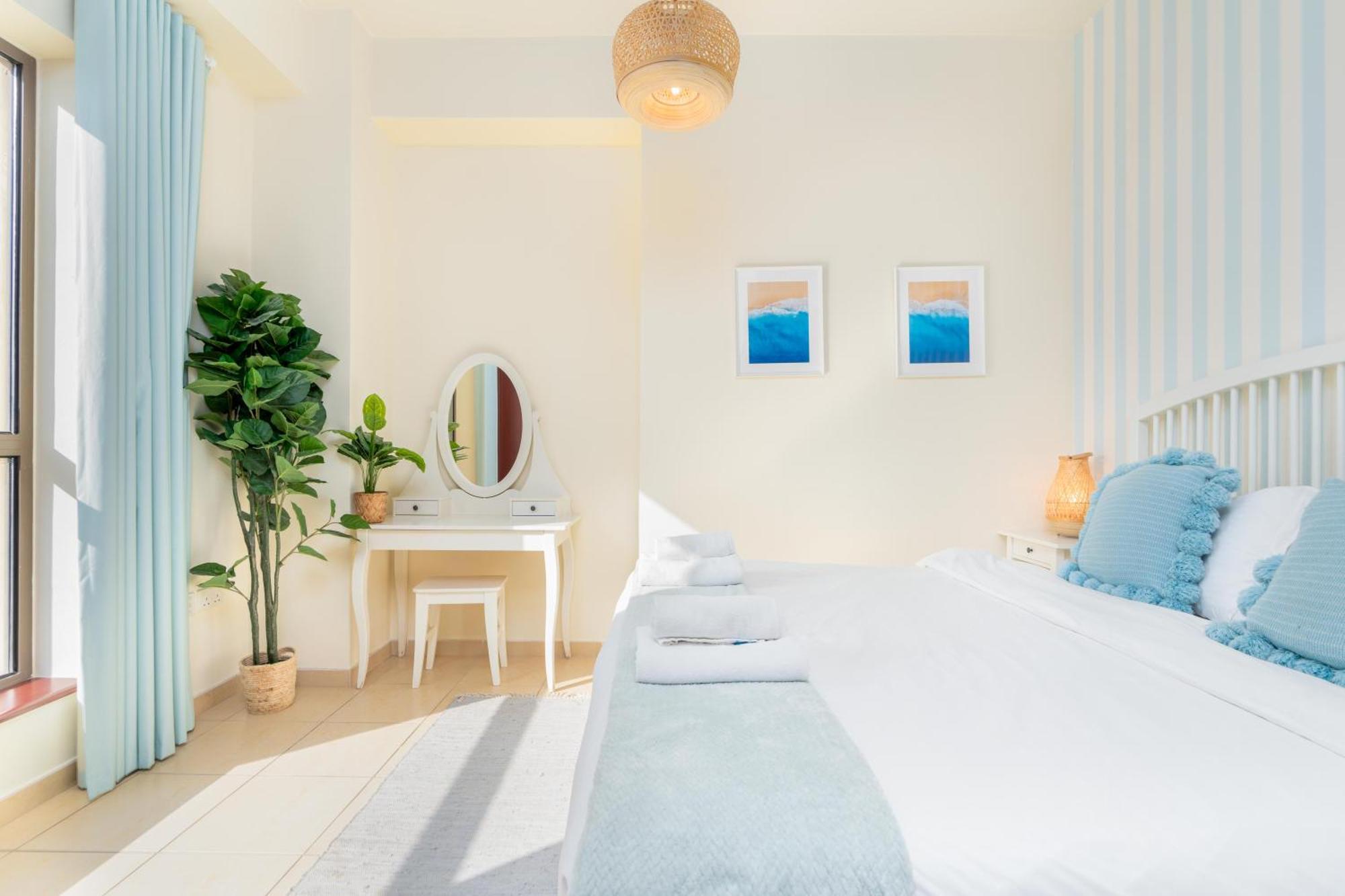Apartment 7 Beds / Jbr / Sea, Jbr And Ain Views / 3 Min Walk From Jbr / Large Groups And Families / Ideal Vacation Location *
