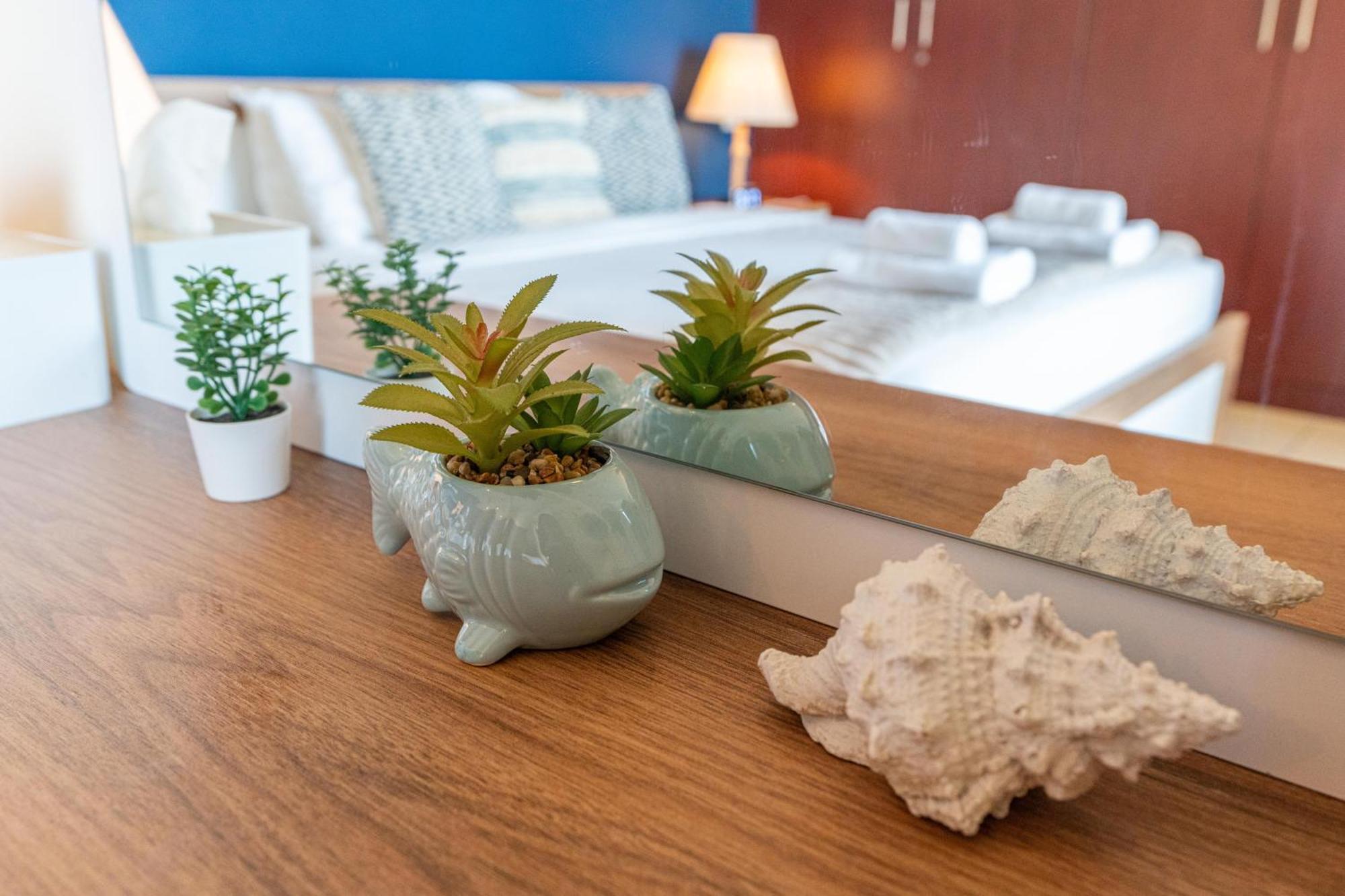 7 Beds / Jbr / Sea, Jbr And Ain Views / 3 Min Walk From Jbr / Large Groups And Families / Ideal Vacation Location Dubai