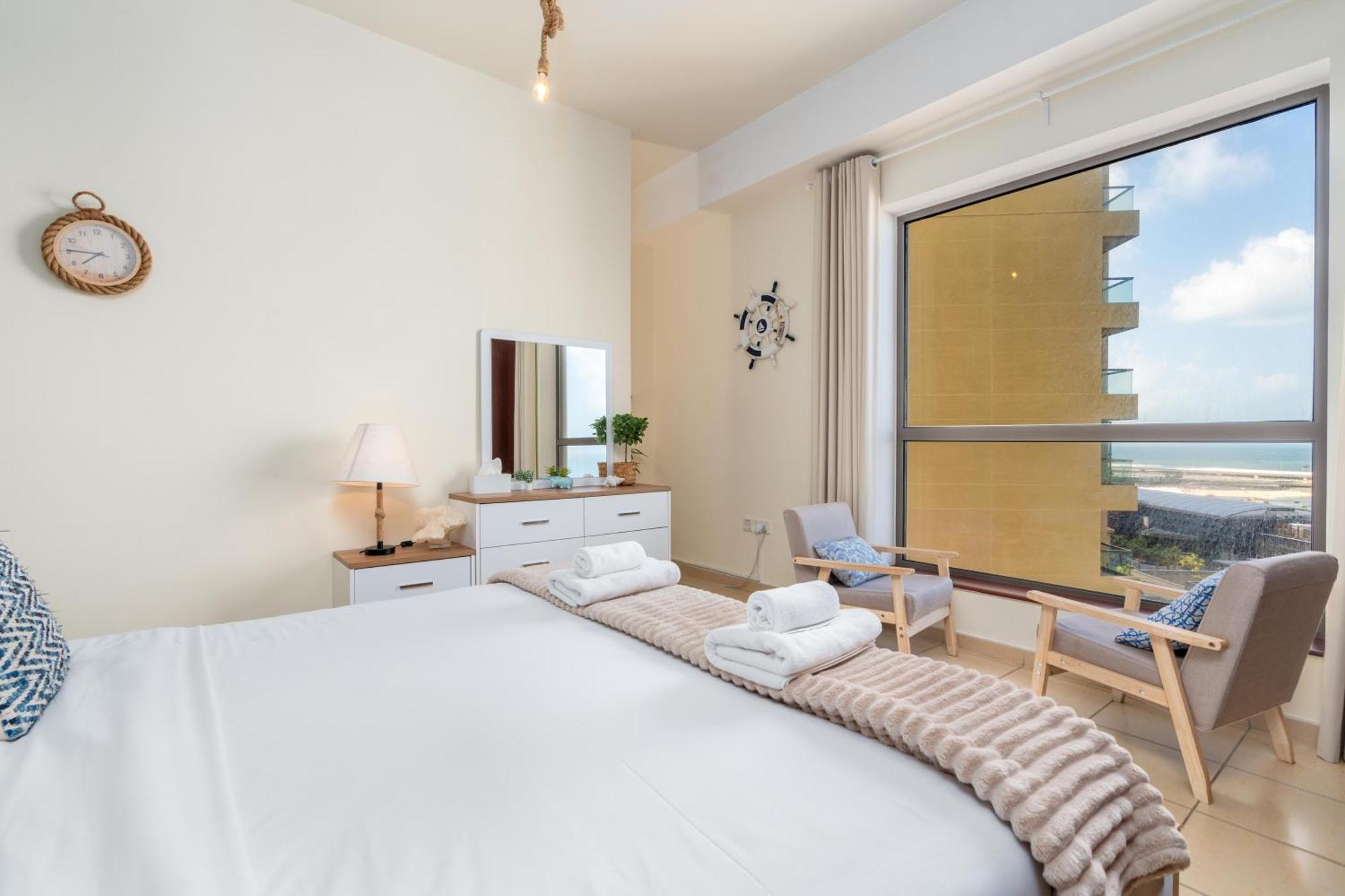 7 Beds / Jbr / Sea, Jbr And Ain Views / 3 Min Walk From Jbr / Large Groups And Families / Ideal Vacation Location *
