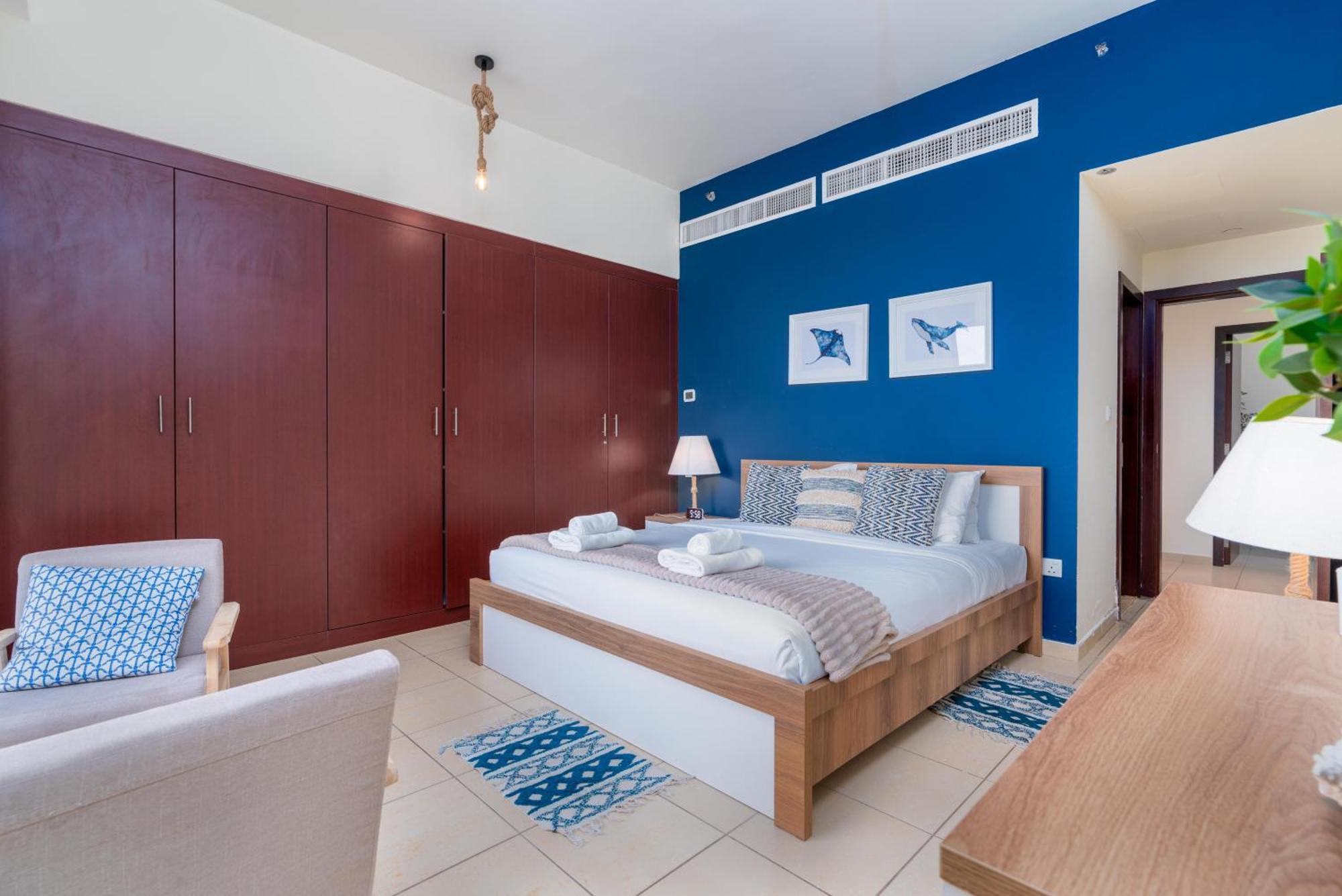 Apartment 7 Beds / Jbr / Sea, Jbr And Ain Views / 3 Min Walk From Jbr / Large Groups And Families / Ideal Vacation Location