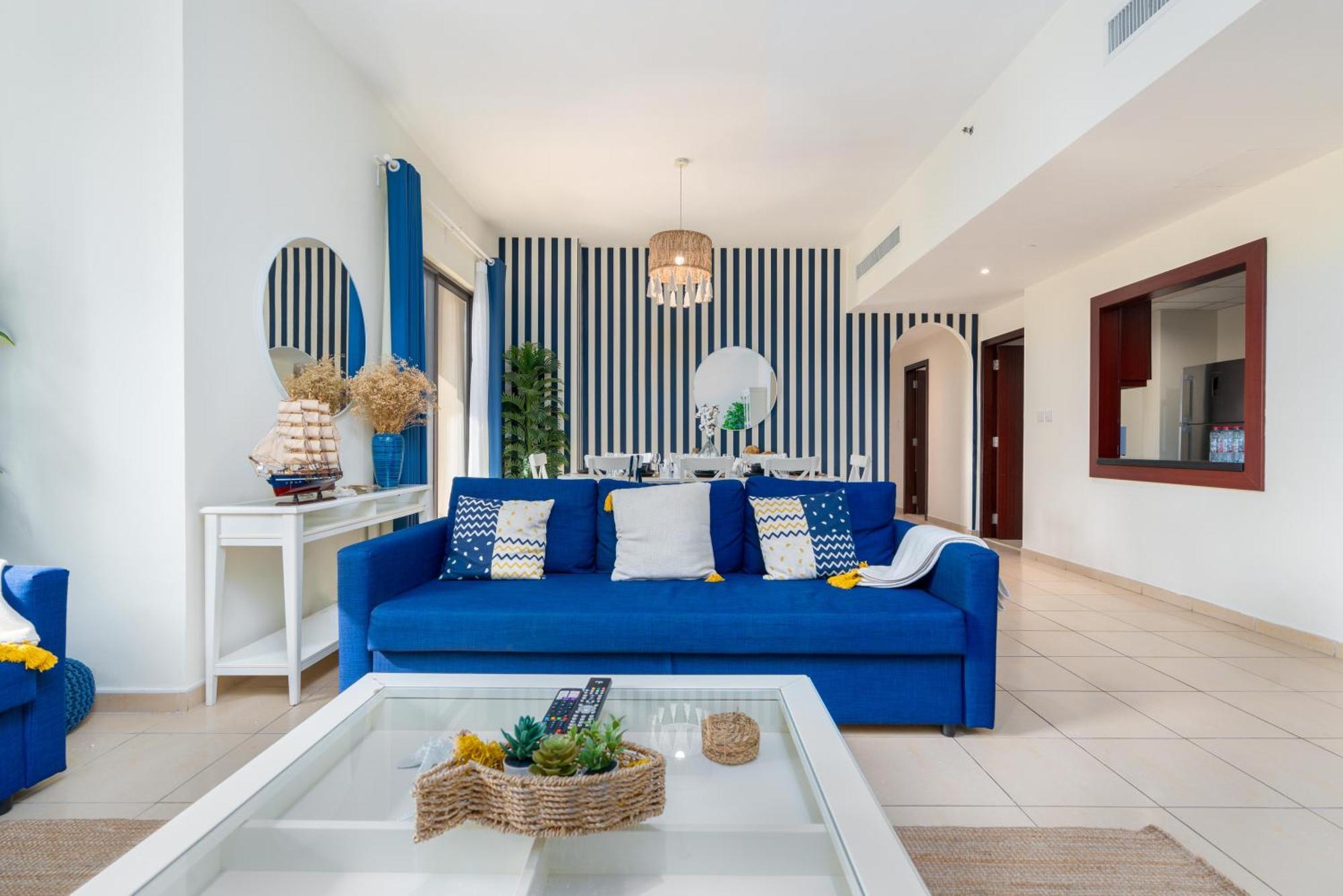 Apartment 7 Beds / Jbr / Sea, Jbr And Ain Views / 3 Min Walk From Jbr / Large Groups And Families / Ideal Vacation Location *