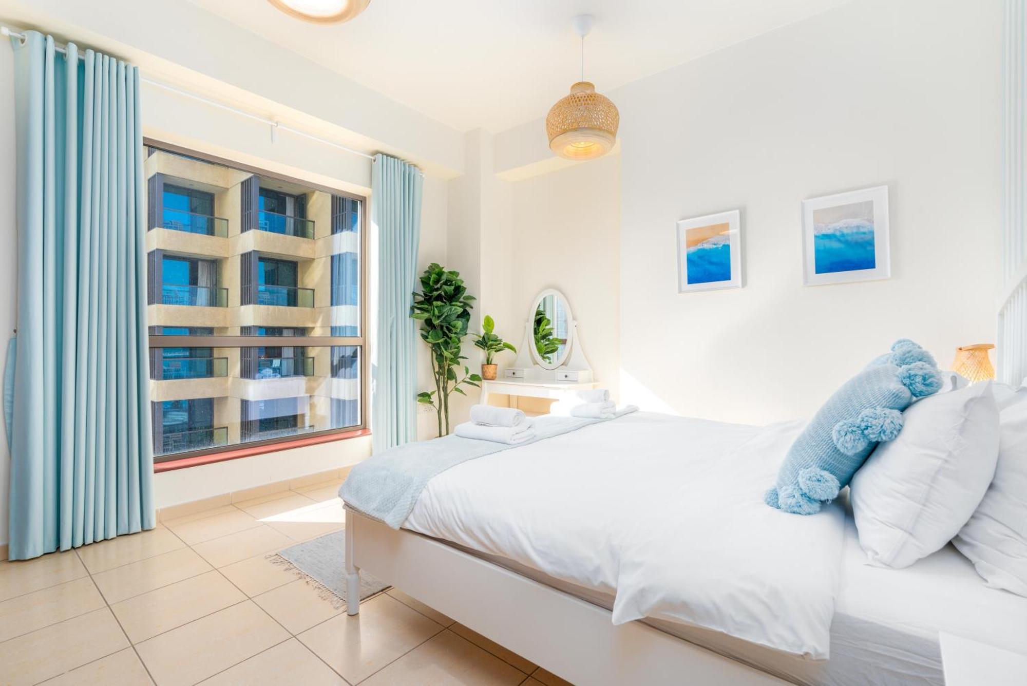 7 Beds / Jbr / Sea, Jbr And Ain Views / 3 Min Walk From Jbr / Large Groups And Families / Ideal Vacation Location Dubai