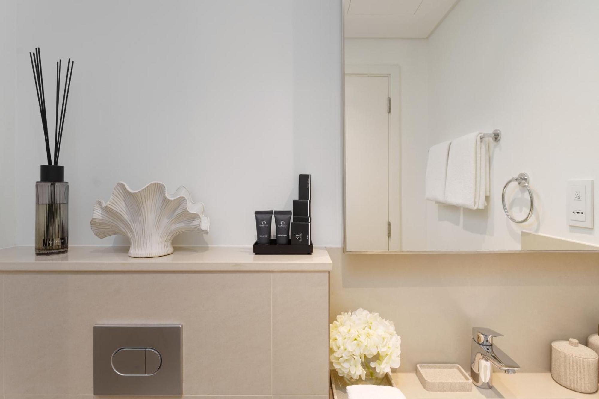 Daniels 2br At Downtown With Burj Khalifa View Apartment Dubai