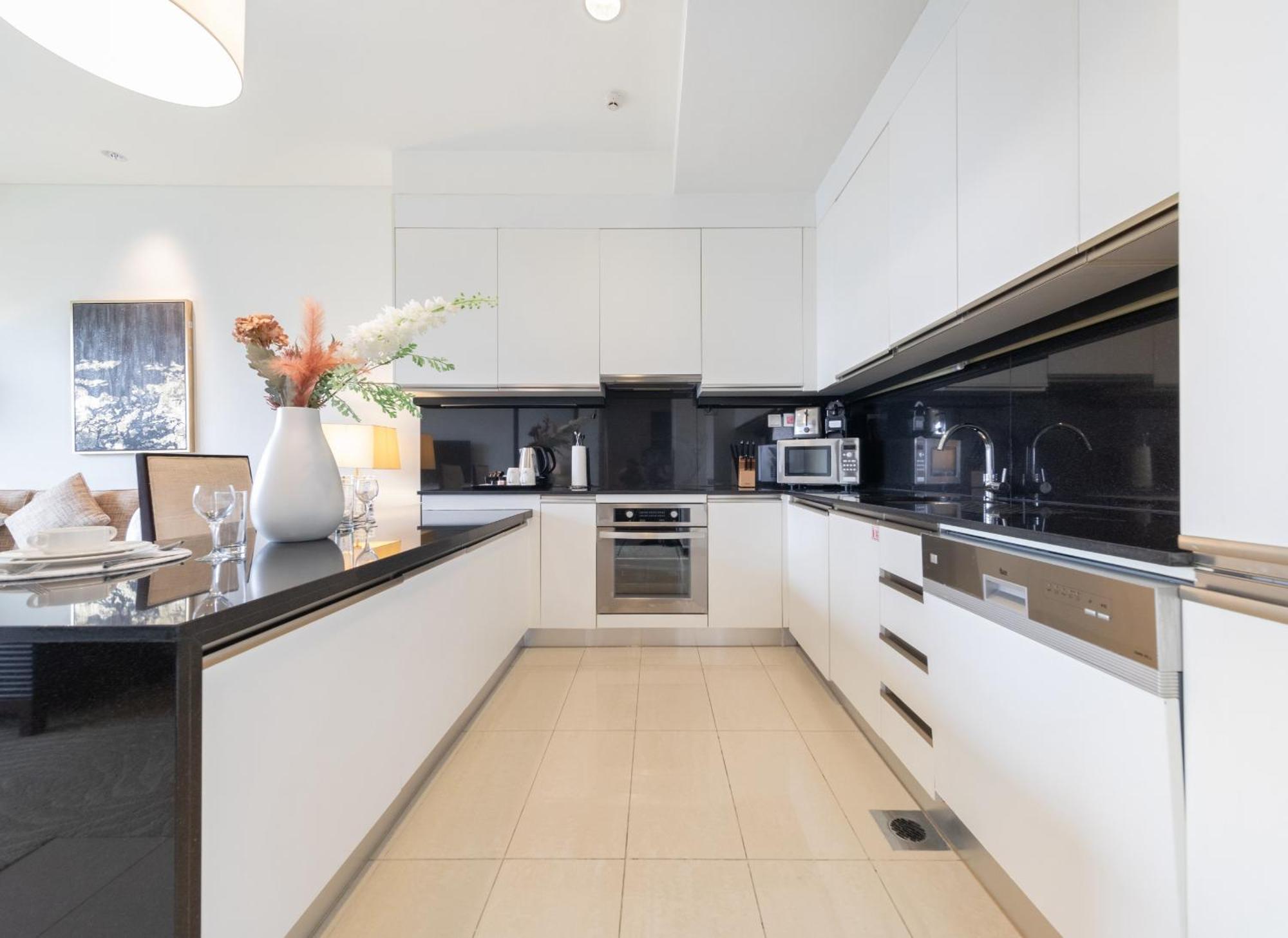 Eden's Homes & - Jw Marriott Marina Residences Apartment
