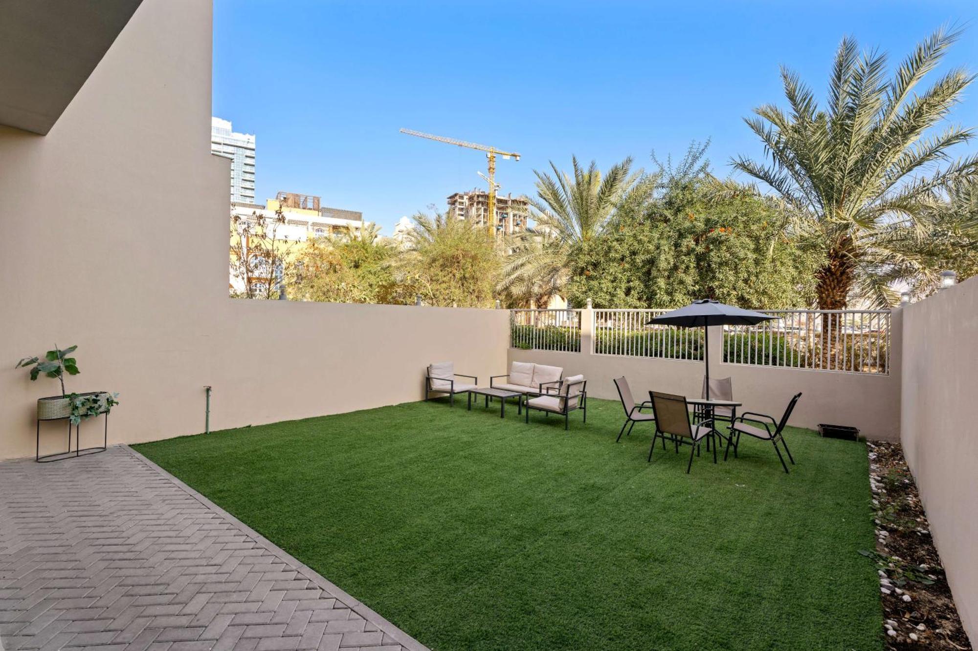 Aliving Luxury3br District 15 Jvc- V3 * Dubai