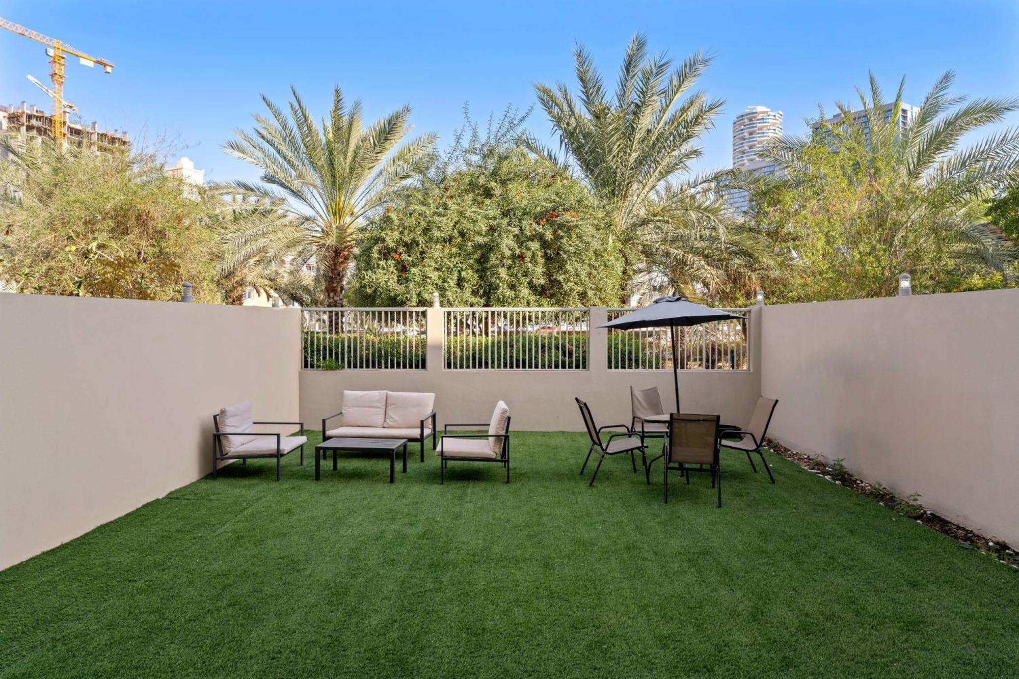 Aliving Luxury3br District 15 Jvc- V3 Villa *