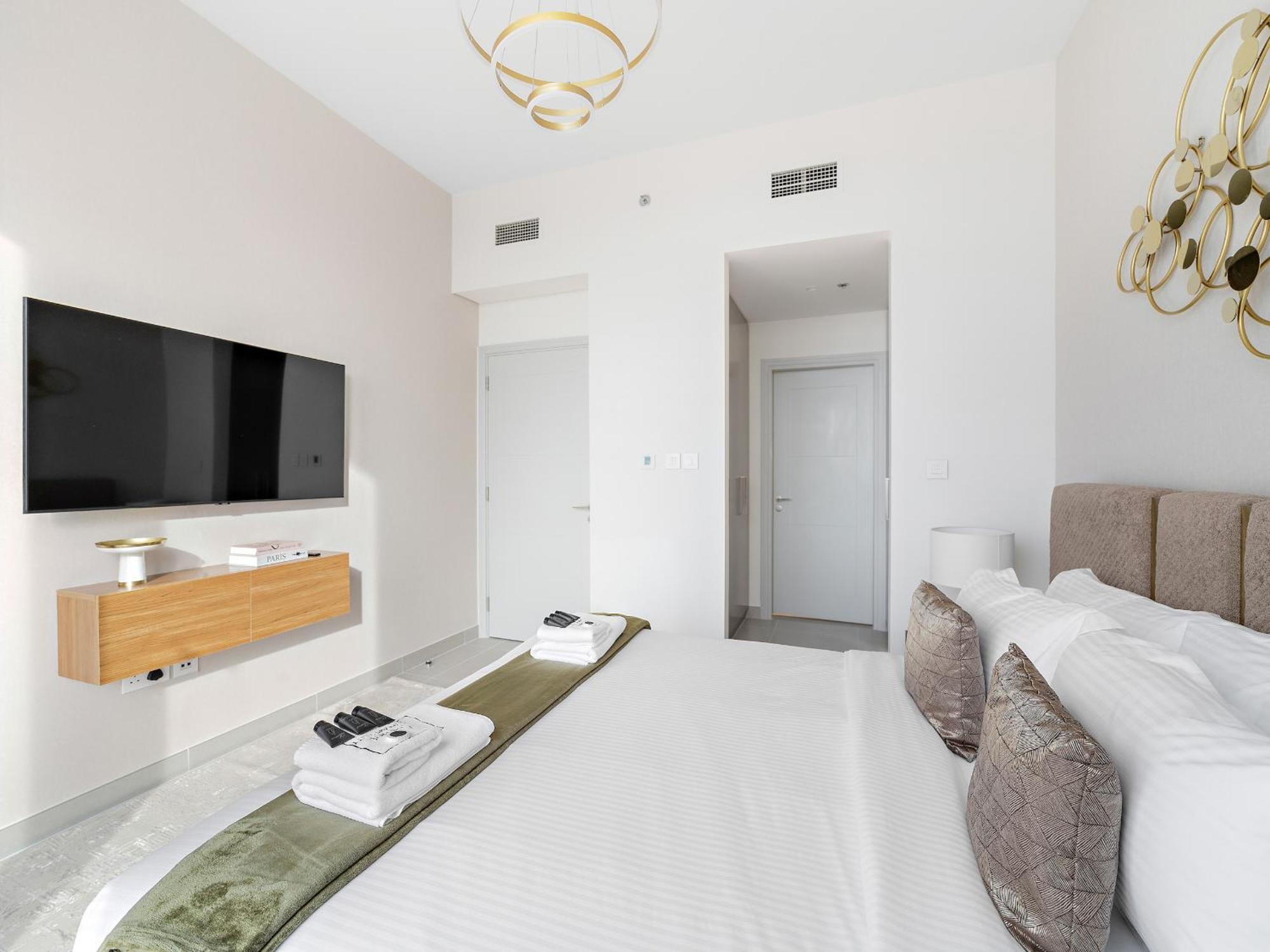 Refined & Welcoming 2bdr In Downtown-34