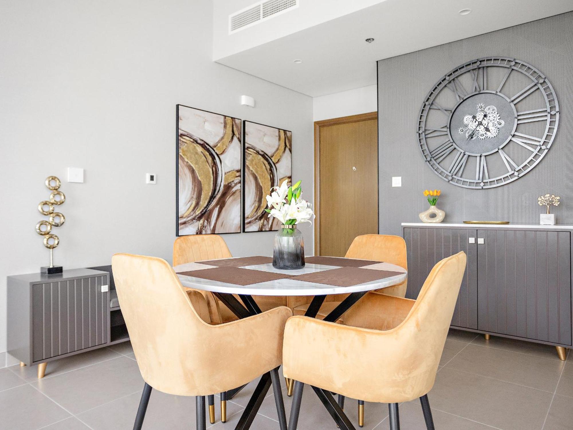 Refined & Welcoming 2bdr In Downtown-34 *