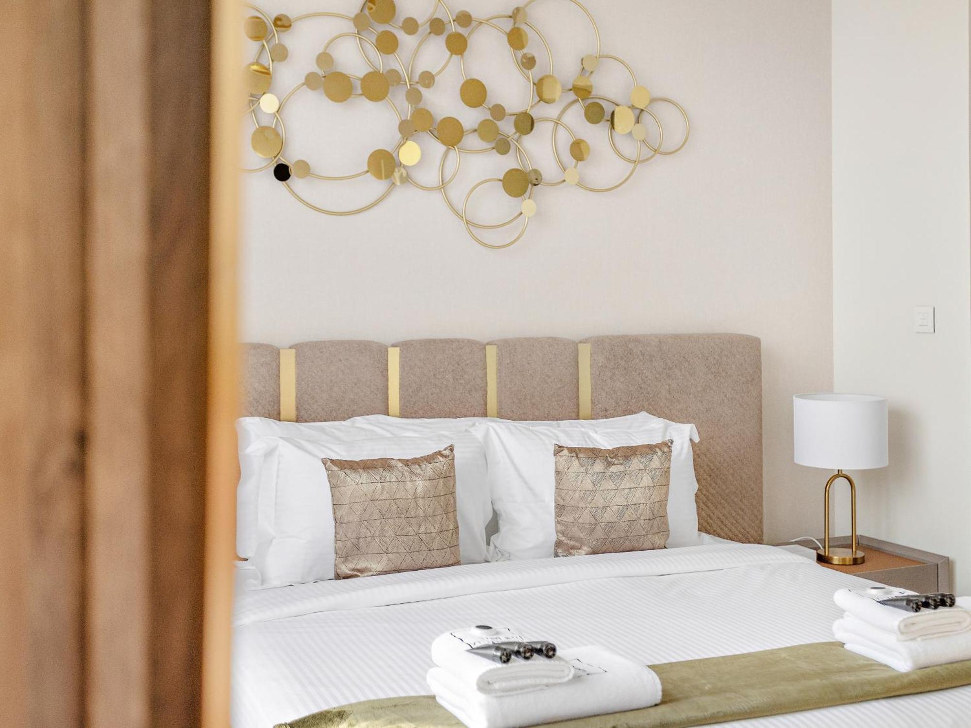 Refined & Welcoming 2bdr In Downtown-34