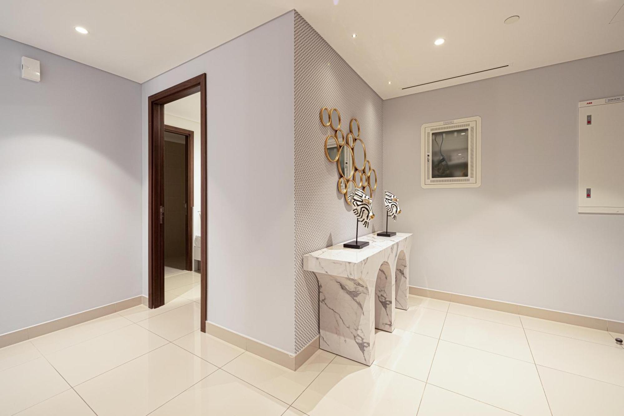 Modern 3br + Maid Connected To Mall Apartment