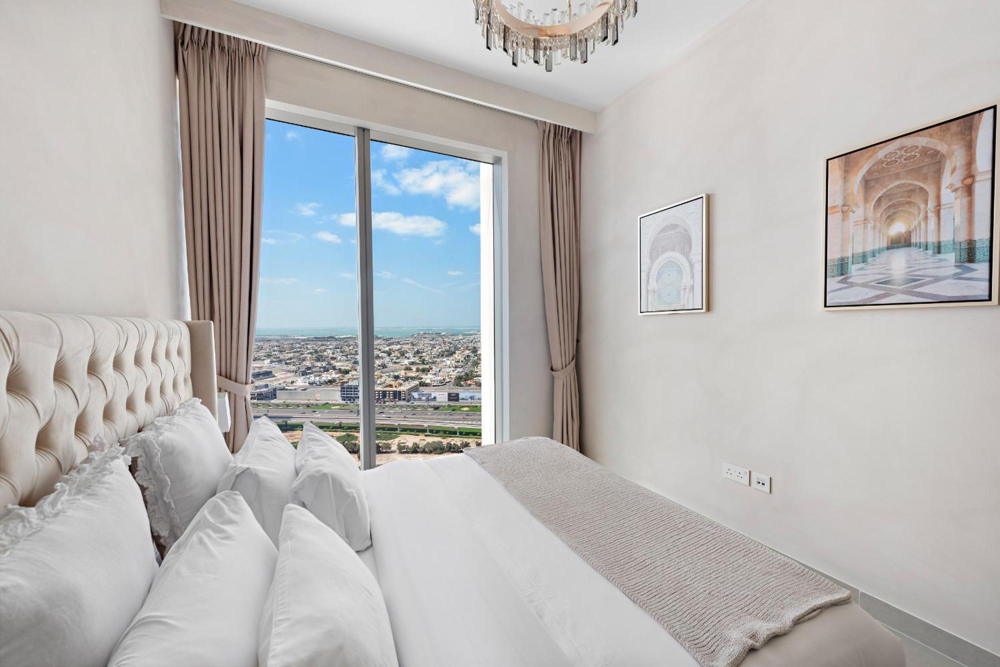 Vayk - Elegant Two Bedroom In Downtown Dubai