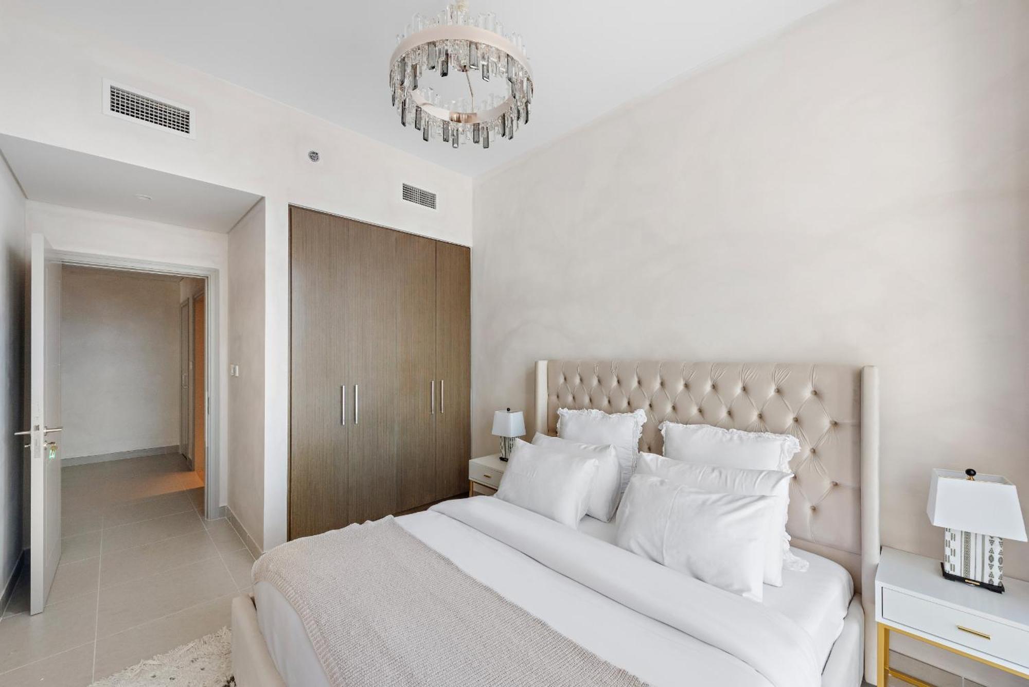 Apartment Vayk - Elegant Two Bedroom In Downtown *