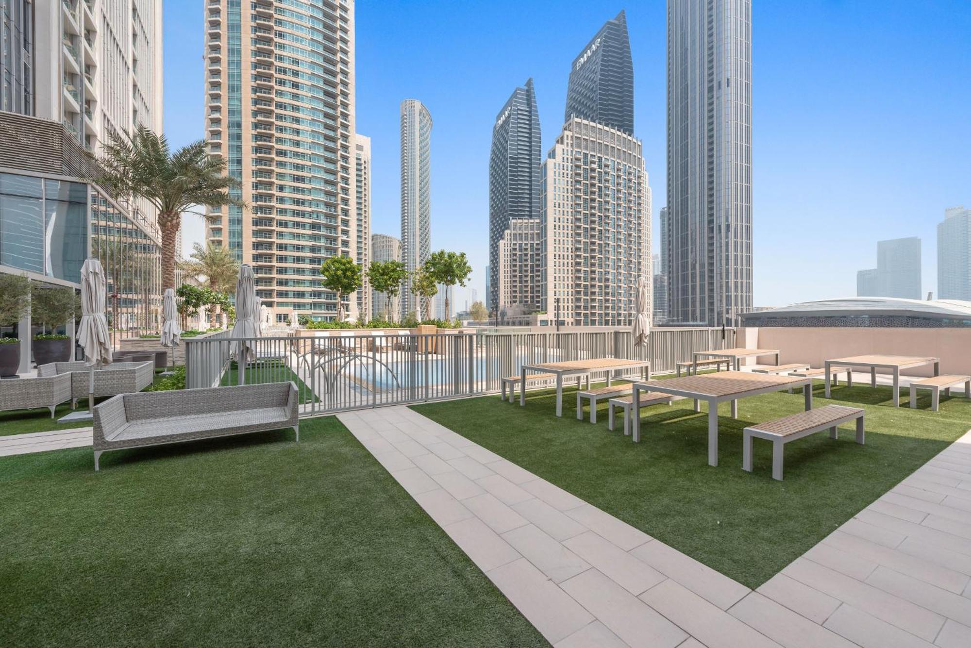 Vayk - Elegant Two Bedroom In Downtown * Dubai