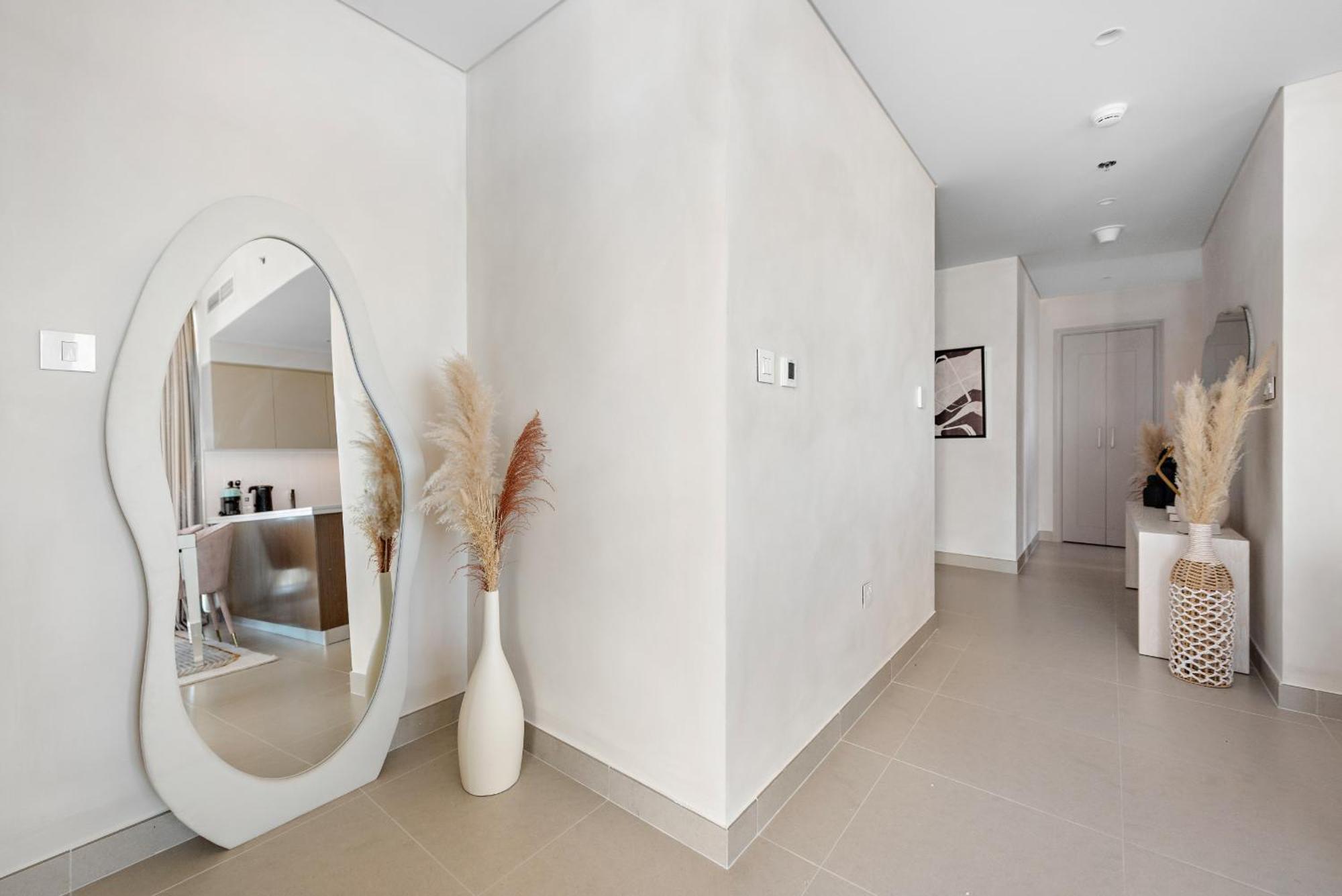 Vayk - Elegant Two Bedroom In Downtown *