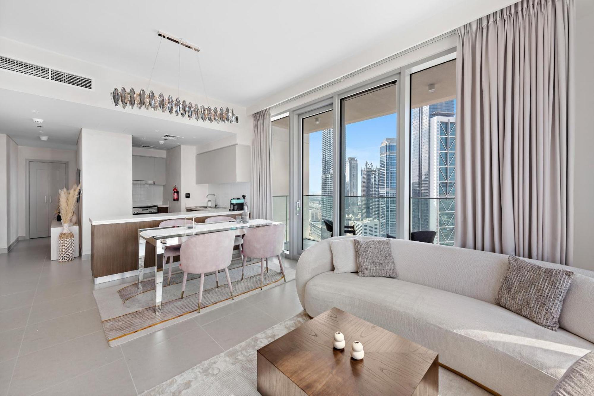 Vayk - Elegant Two Bedroom In Downtown Dubai