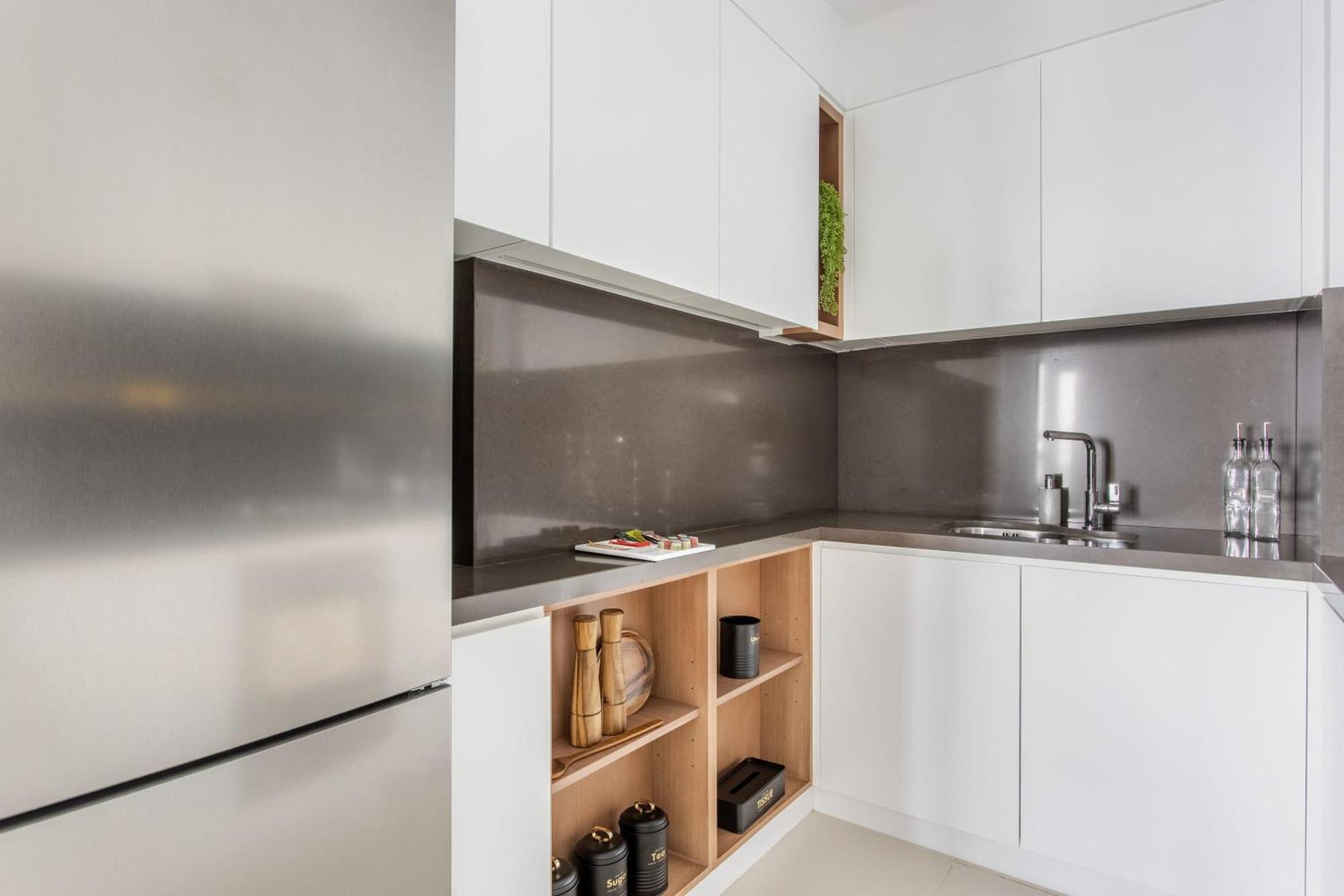 Frank Porter - Vida Residences * Dubai