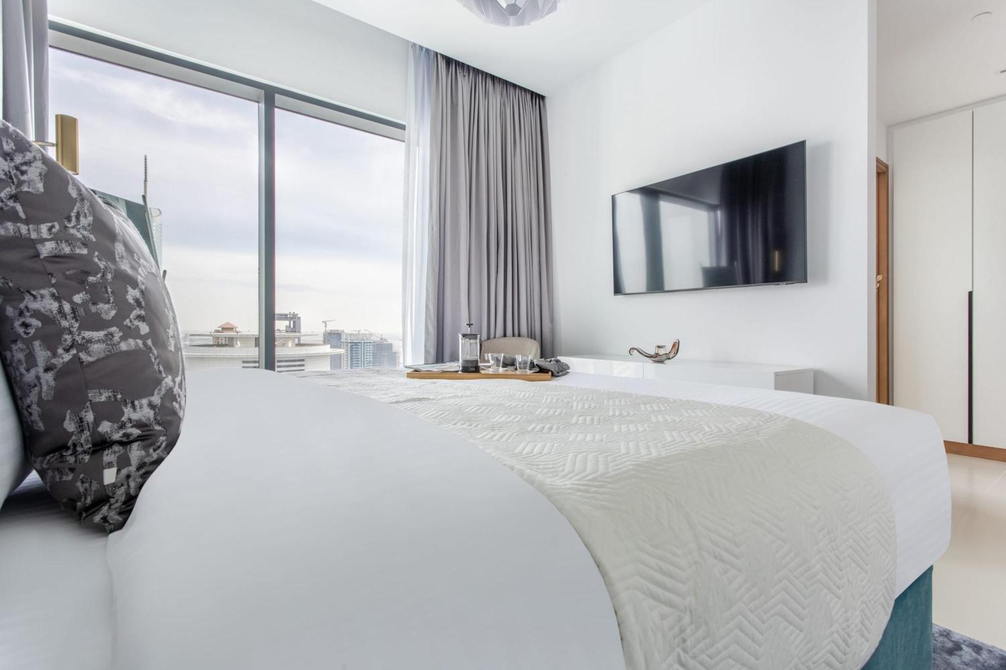 Frank Porter - Vida Residences Apartment *