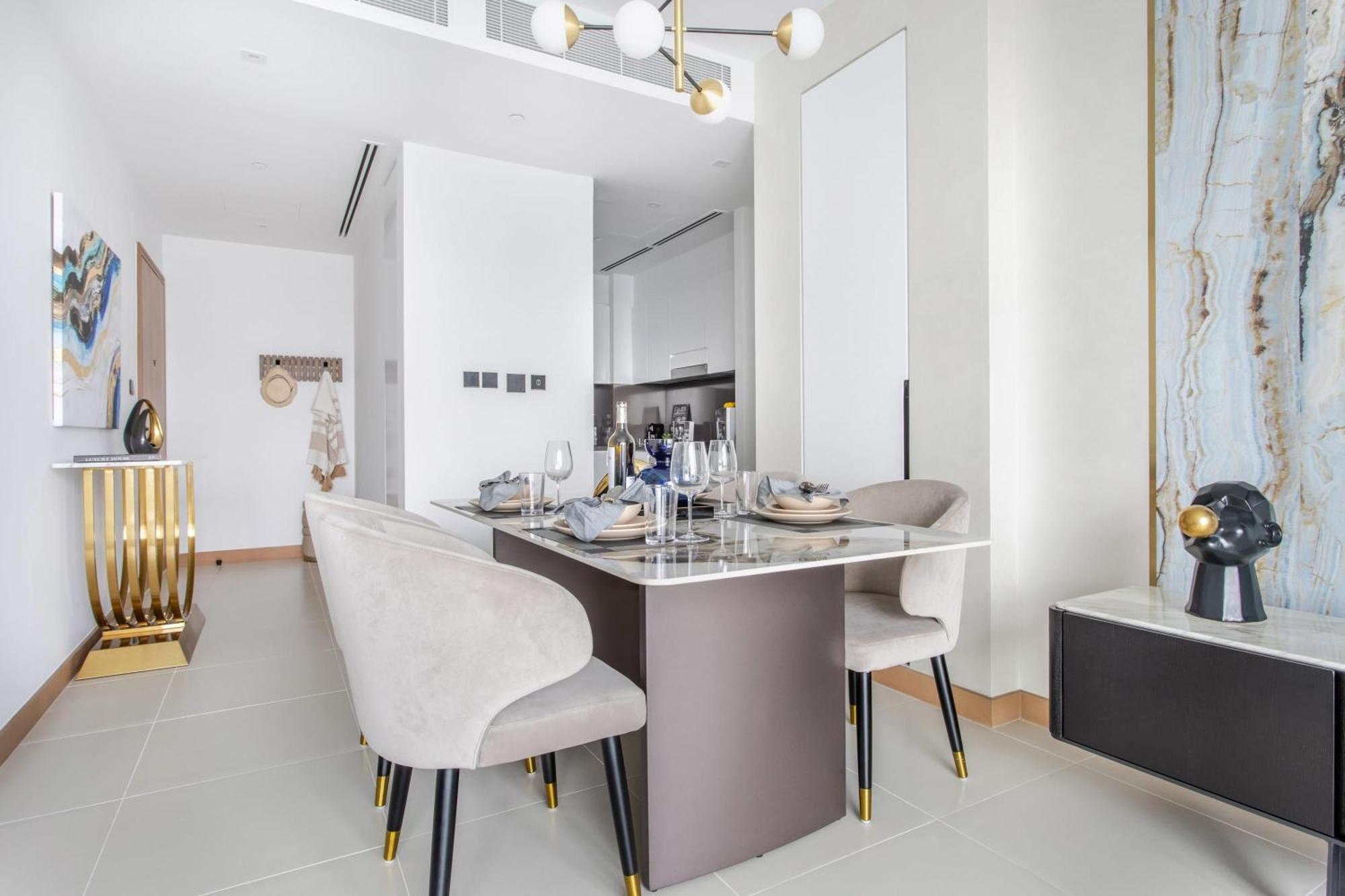 Frank Porter - Vida Residences Apartment