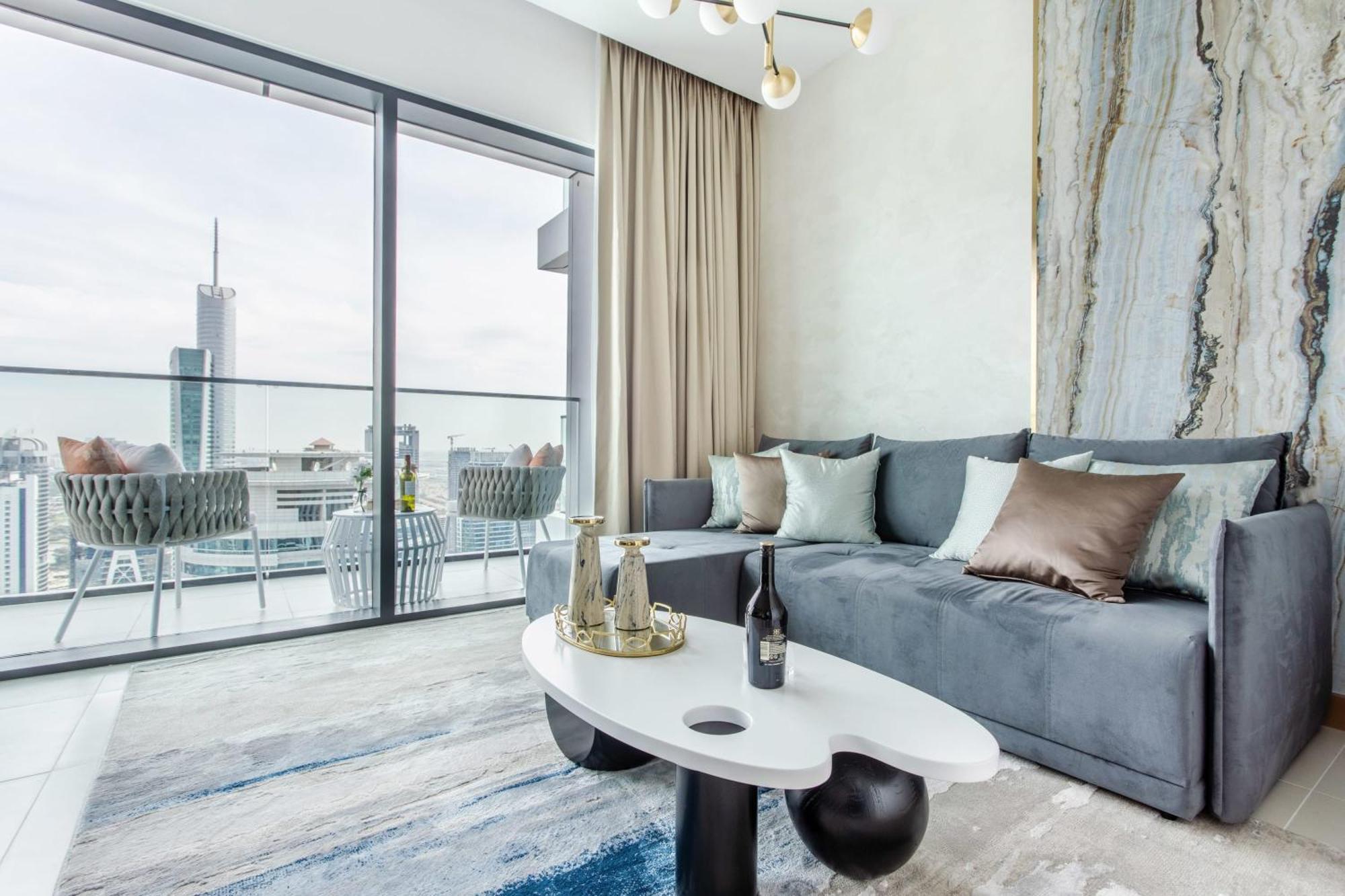 Frank Porter - Vida Residences Apartment *