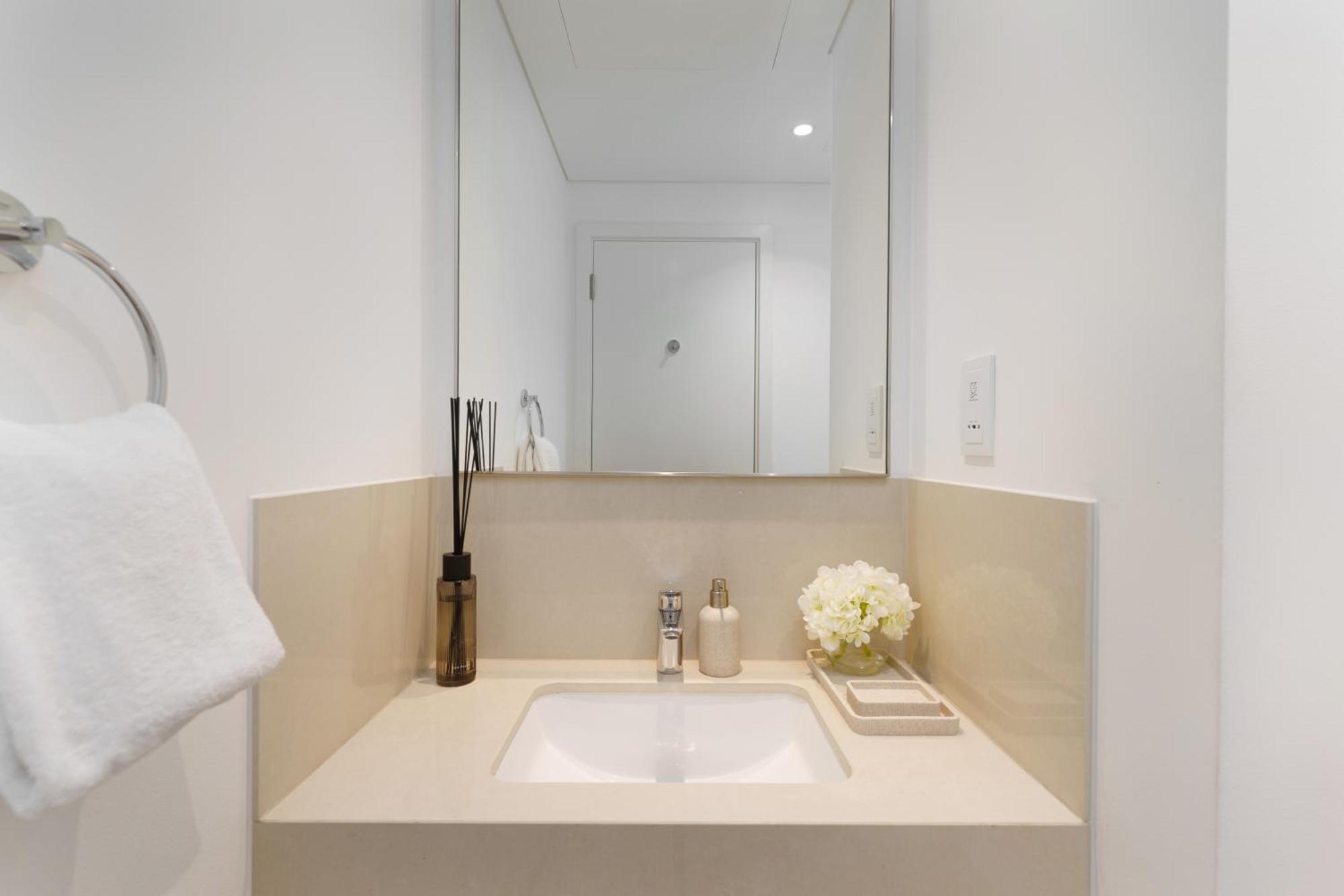 Daniels 2br At Downtown With Burj Khalifa View * Dubai