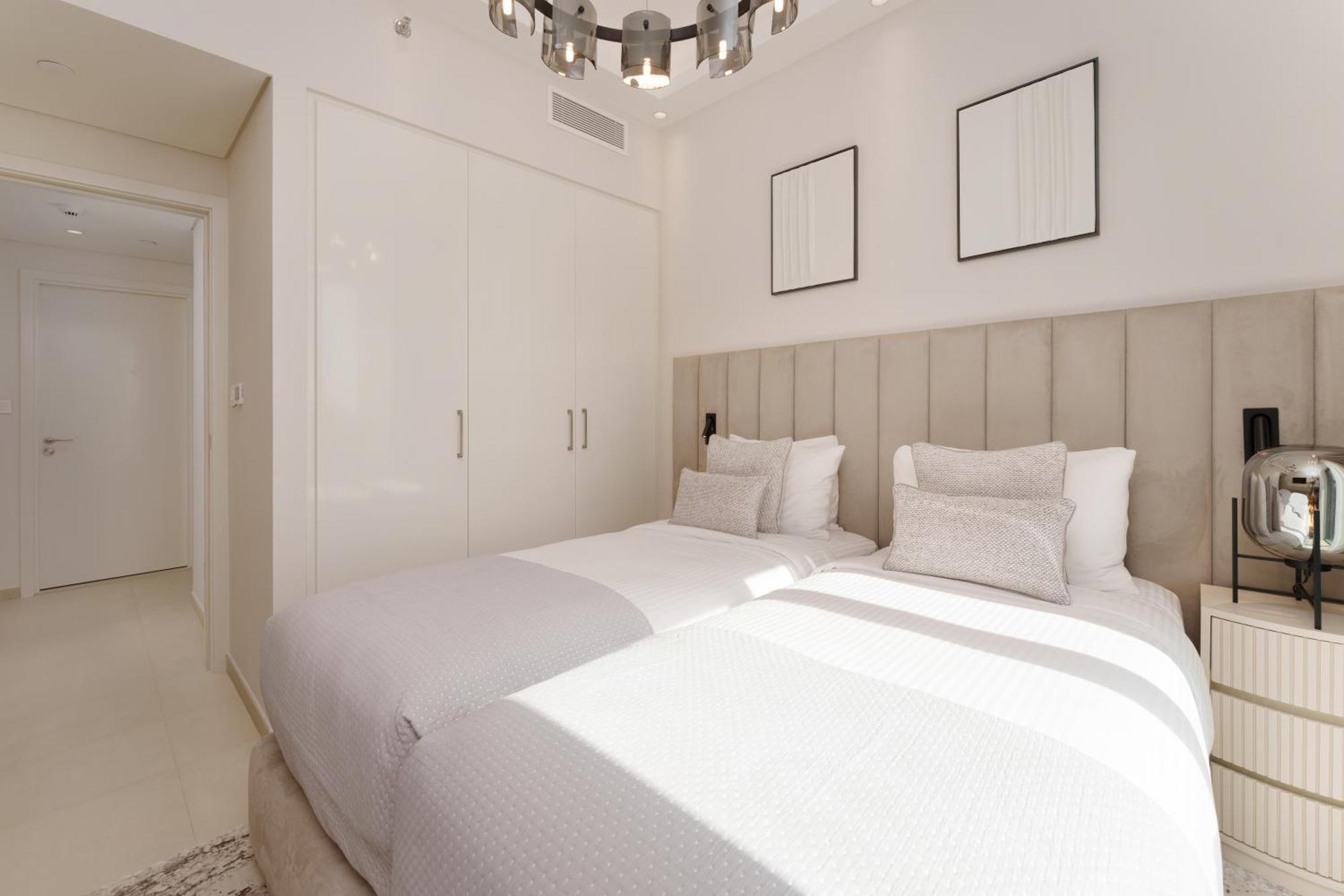 Daniels 2br At Downtown With Burj Khalifa View Dubai