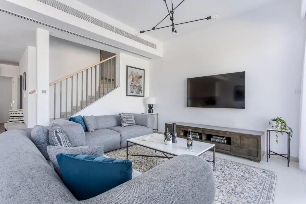 Villa Brand New 3br With Garden *