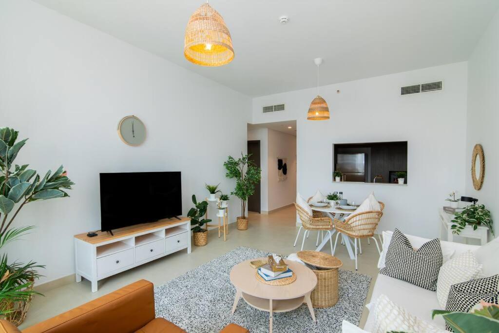 Elite Escape - 2 Bhk Getaway With Burj Khalifa View And Mall Access - 1504 *