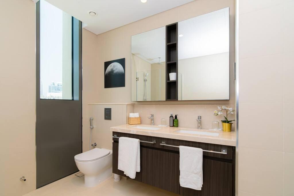 Elite Escape - 2 Bhk Getaway With Burj Khalifa View And Mall Access - 1504 Apartment