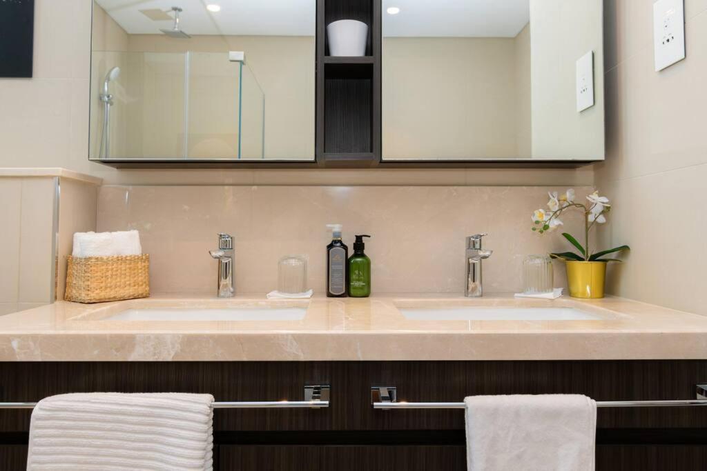 Apartment Elite Escape - 2 Bhk Getaway With Burj Khalifa View And Mall Access - 1504