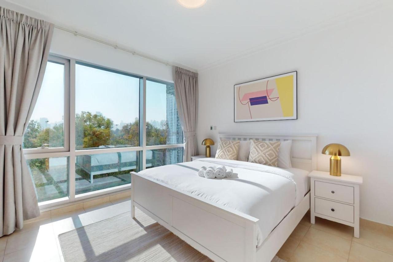 The Fairways - Calm Two Bedroom Dubai