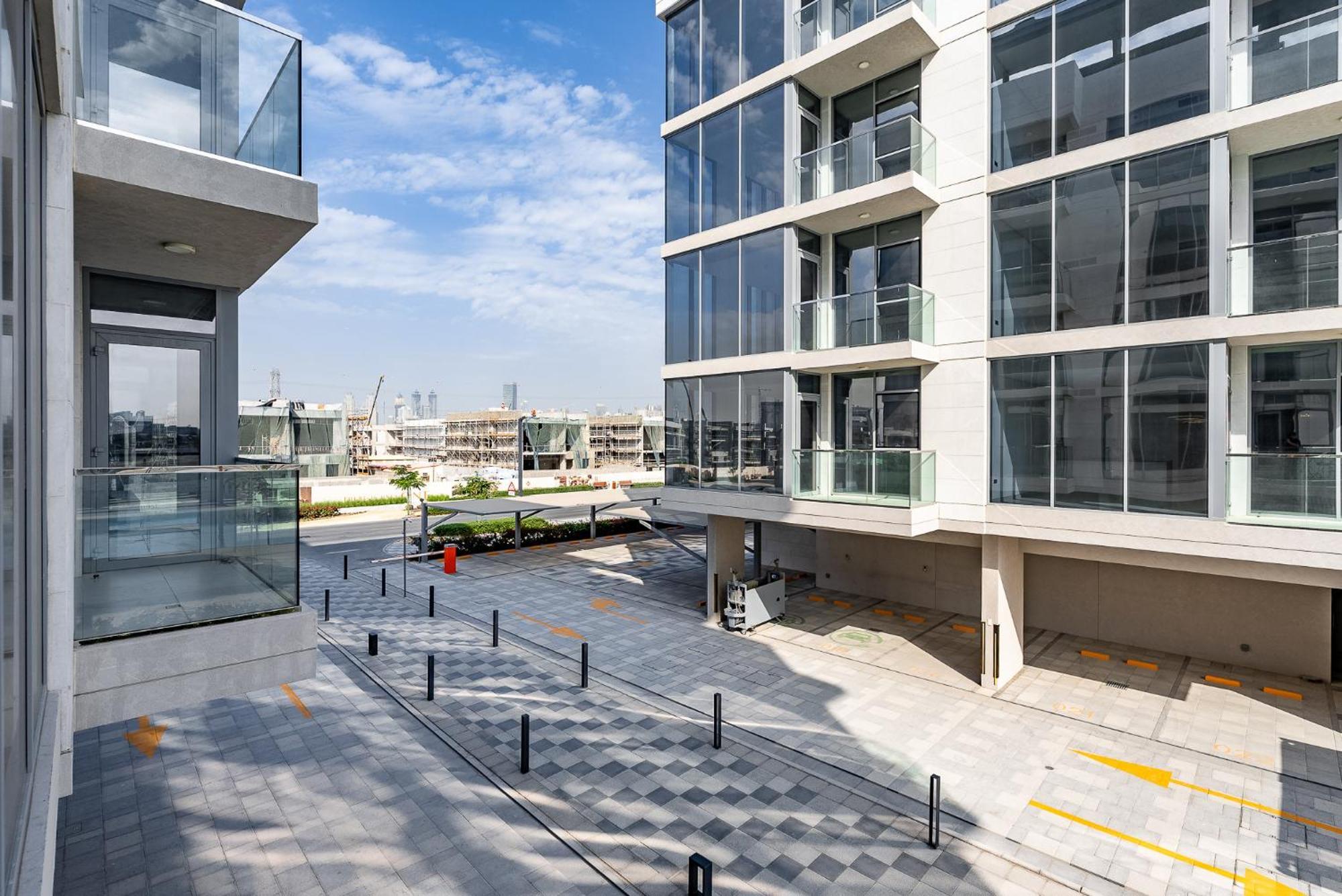 Apartment District One I Mbr I Lagoons View Dubai