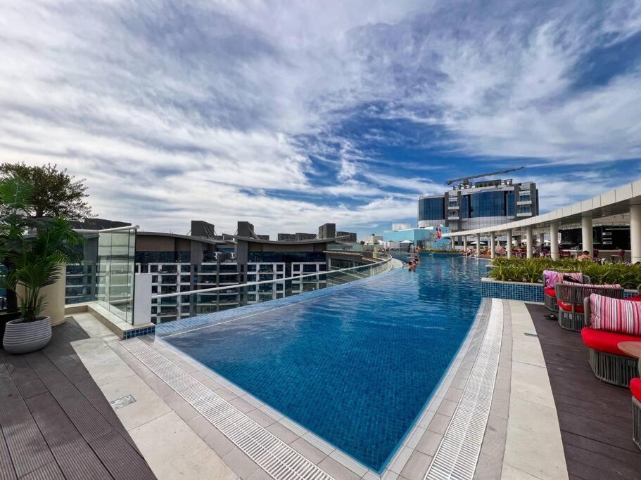 The Smart Concierge - Seven Palm Apartment *