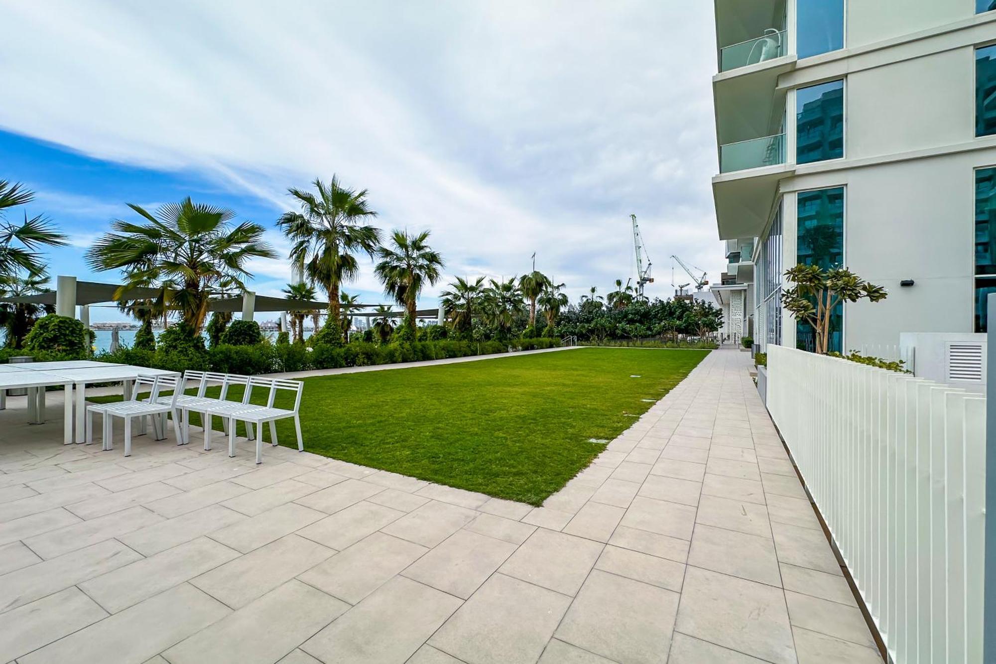 La Vie Jbr 1br With Access Apartment