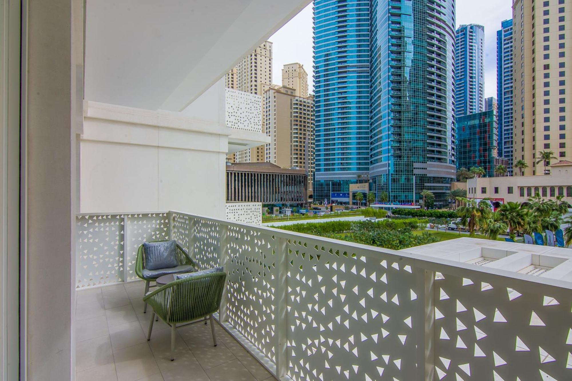 La Vie Jbr 1br With Access Dubai