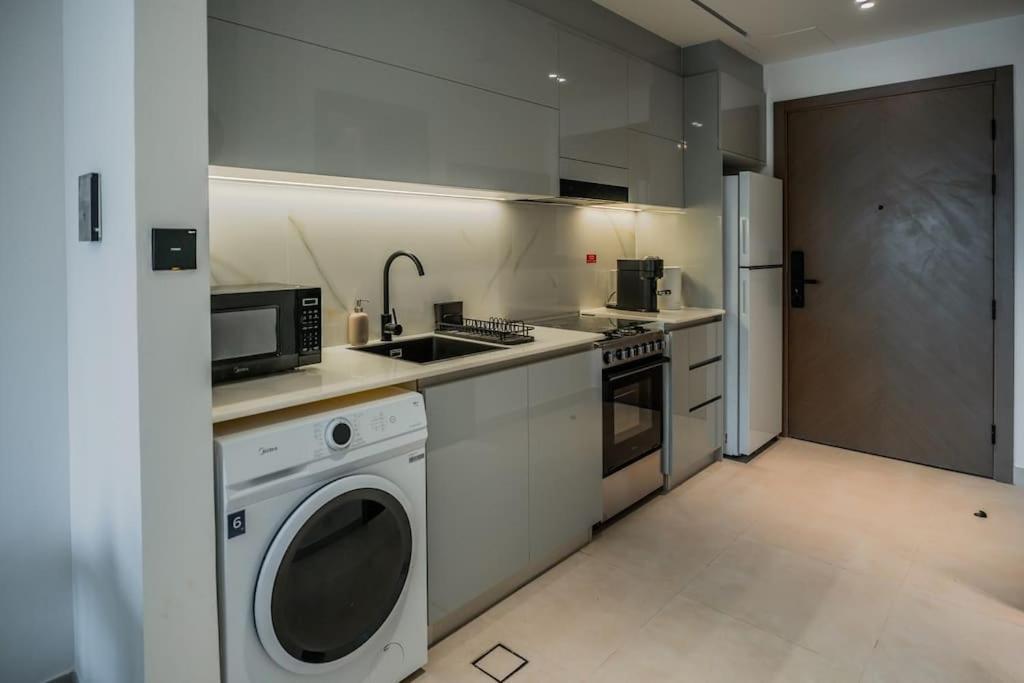 Apartment Clever Guest 014 Binghatti Canal *