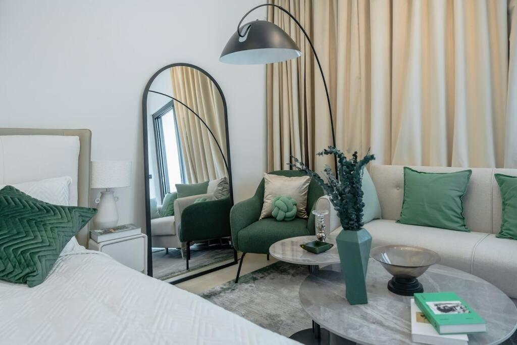 Clever Guest 014 Binghatti Canal Apartment Dubai