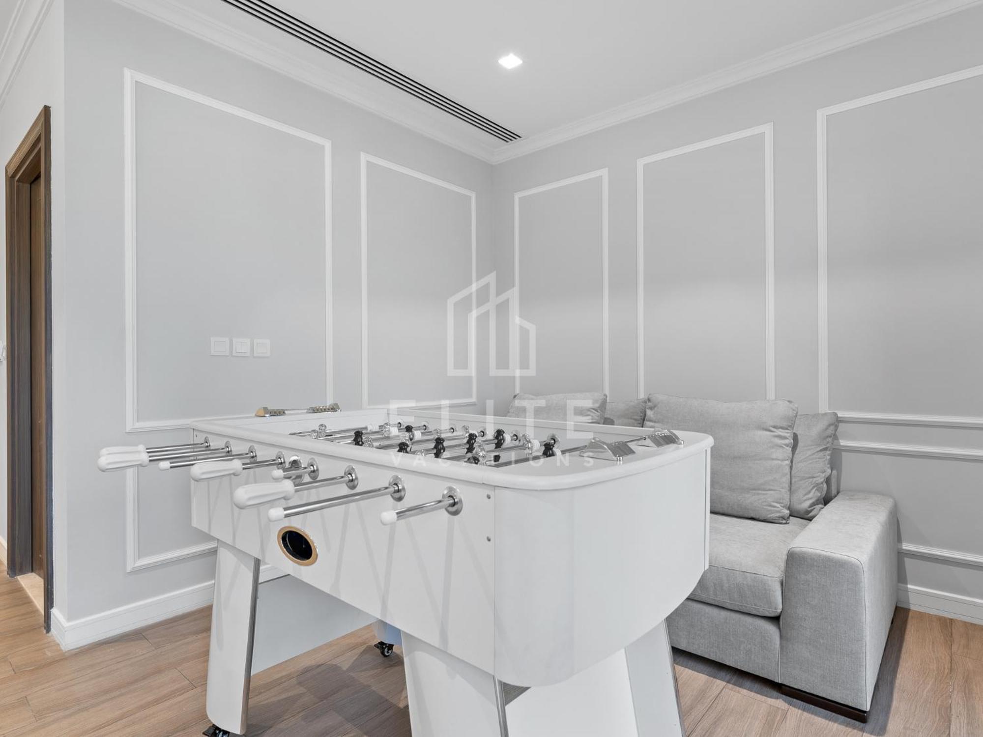 Villa Luxury 4br Next To J1 With Burj Views Dubai