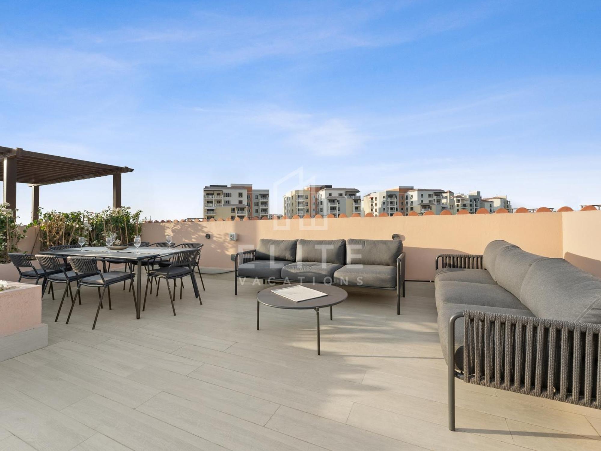 Luxury 4br Next To J1 With Burj Views Villa Dubai