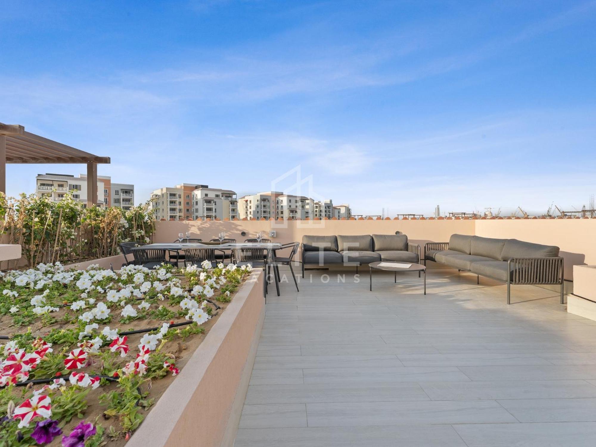 Villa Luxury 4br Next To J1 With Burj Views *