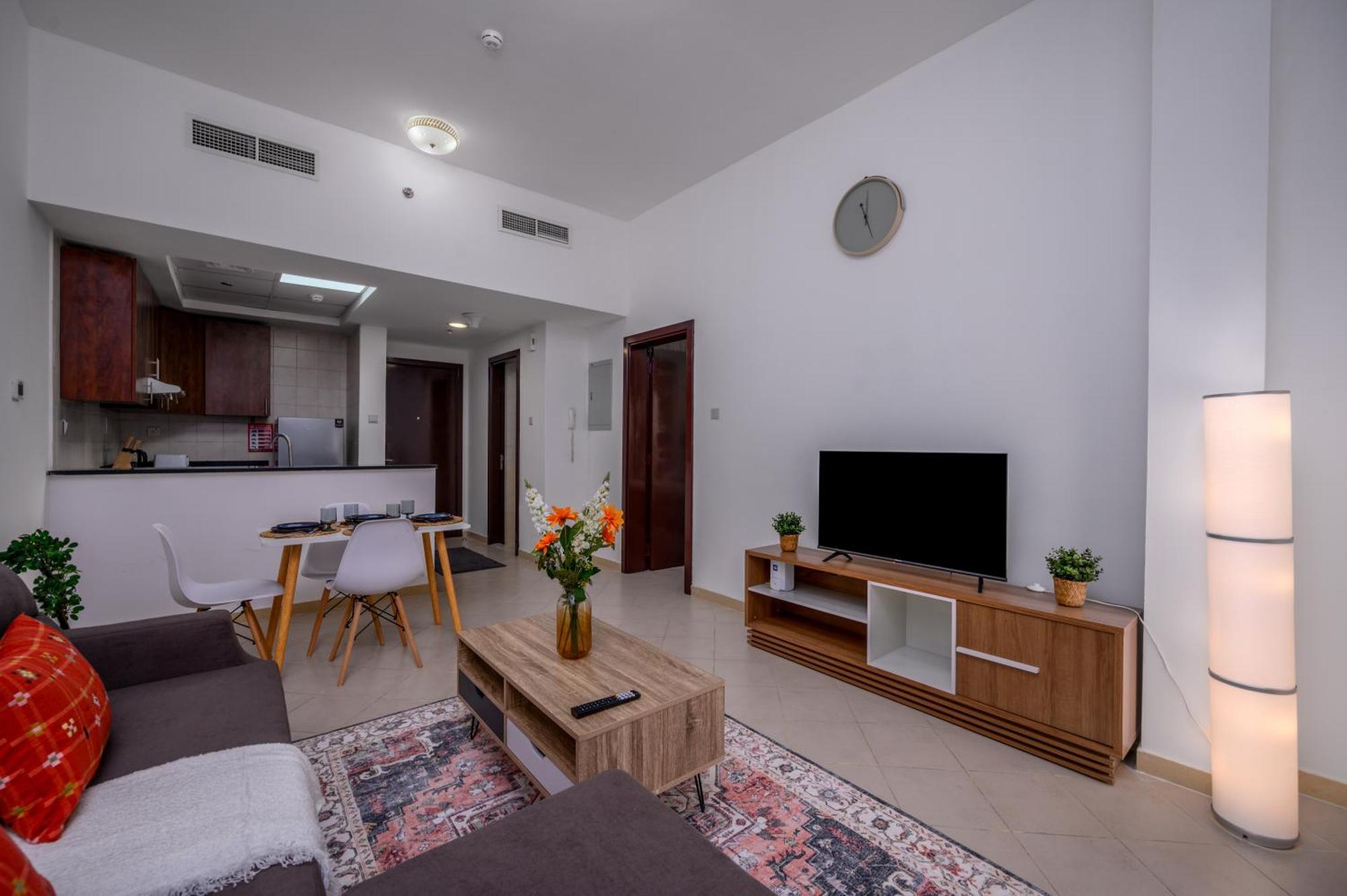1 Bedroom With Marina View - Close To Metro * Dubai