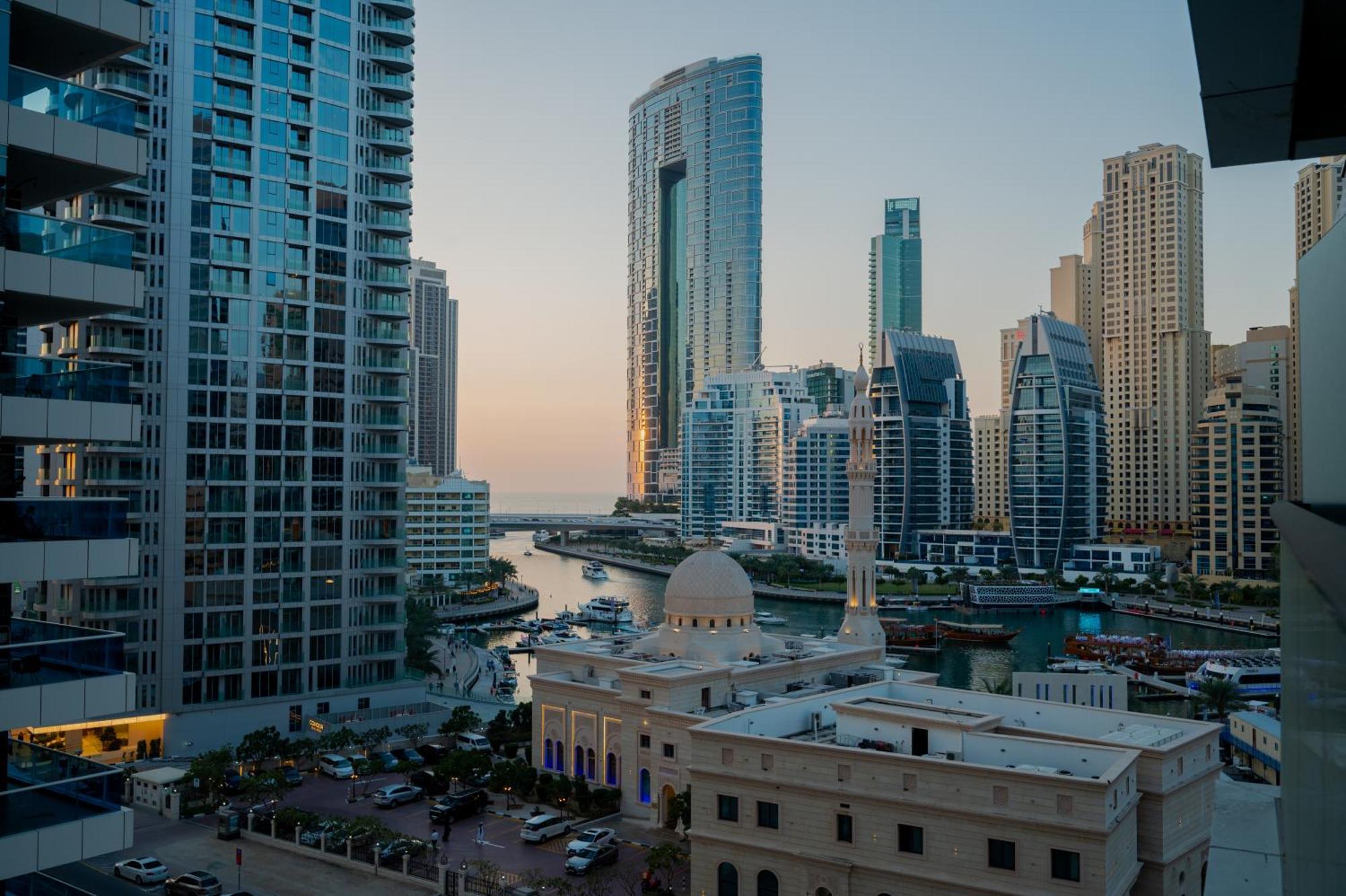1 Bedroom With Marina View - Close To Metro Apartment *