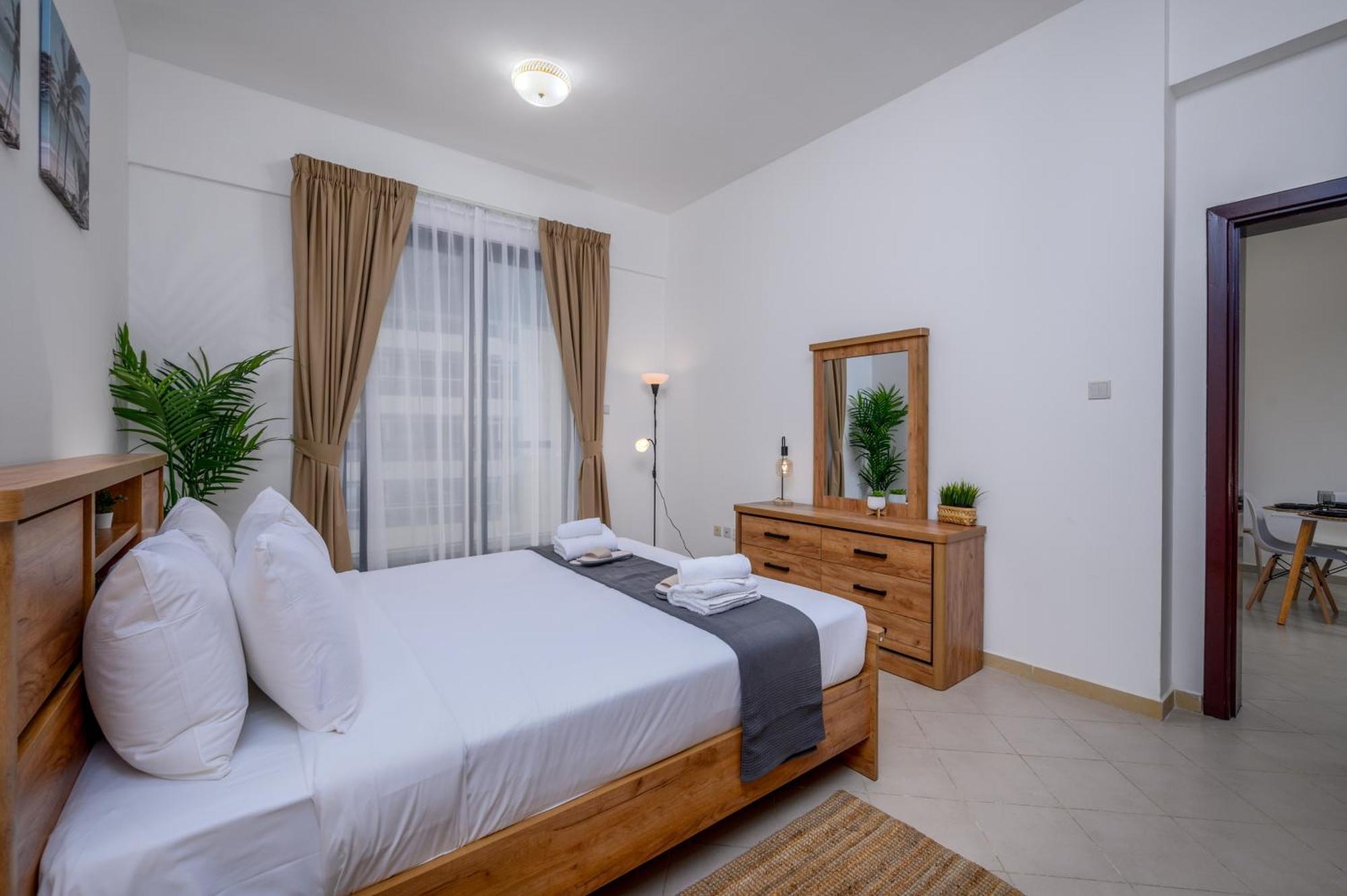 1 Bedroom With Marina View - Close To Metro