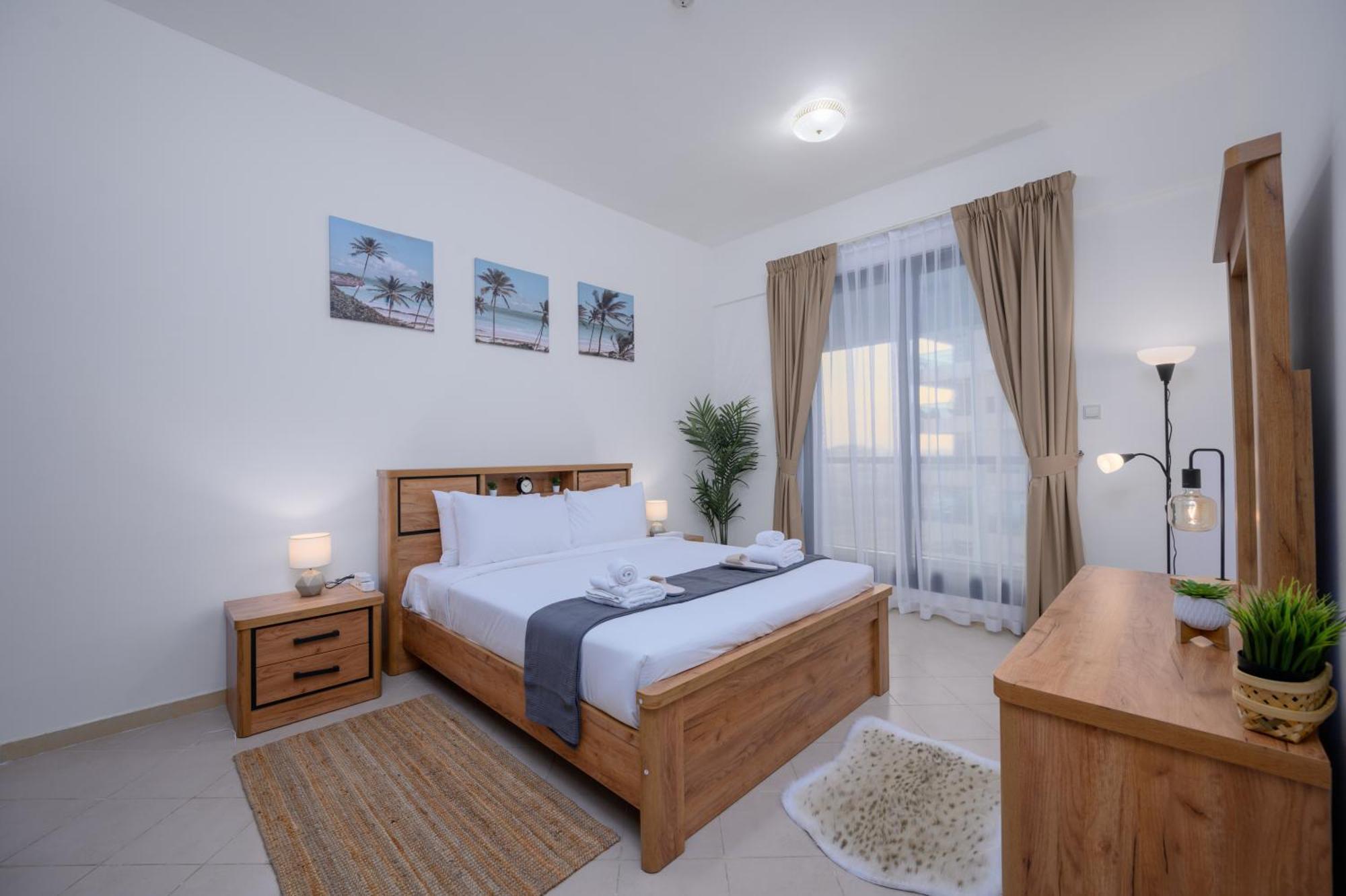 1 Bedroom With Marina View - Close To Metro *
