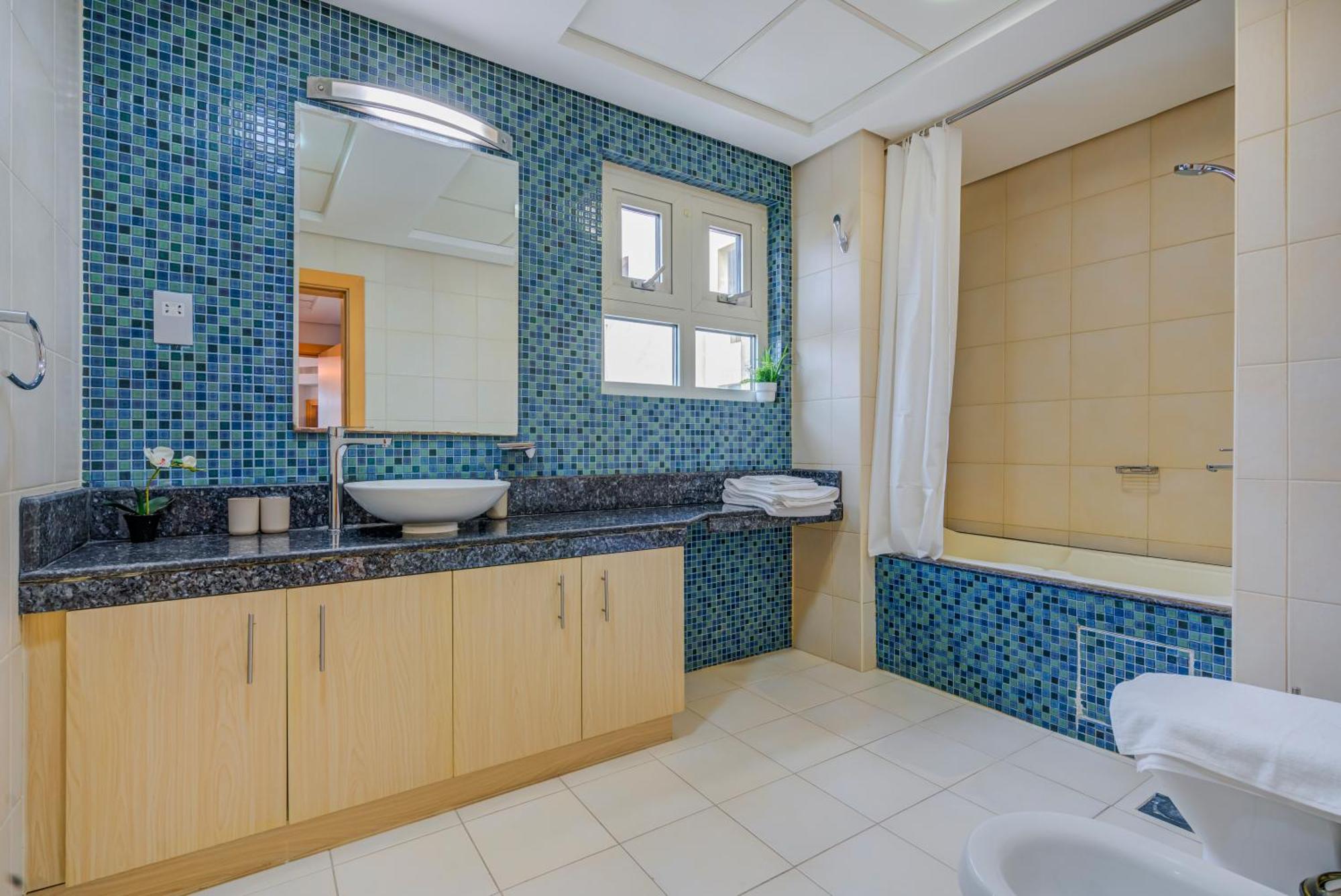 Trophy Oceans Edge In Palm With Private Beach Access Apartment *